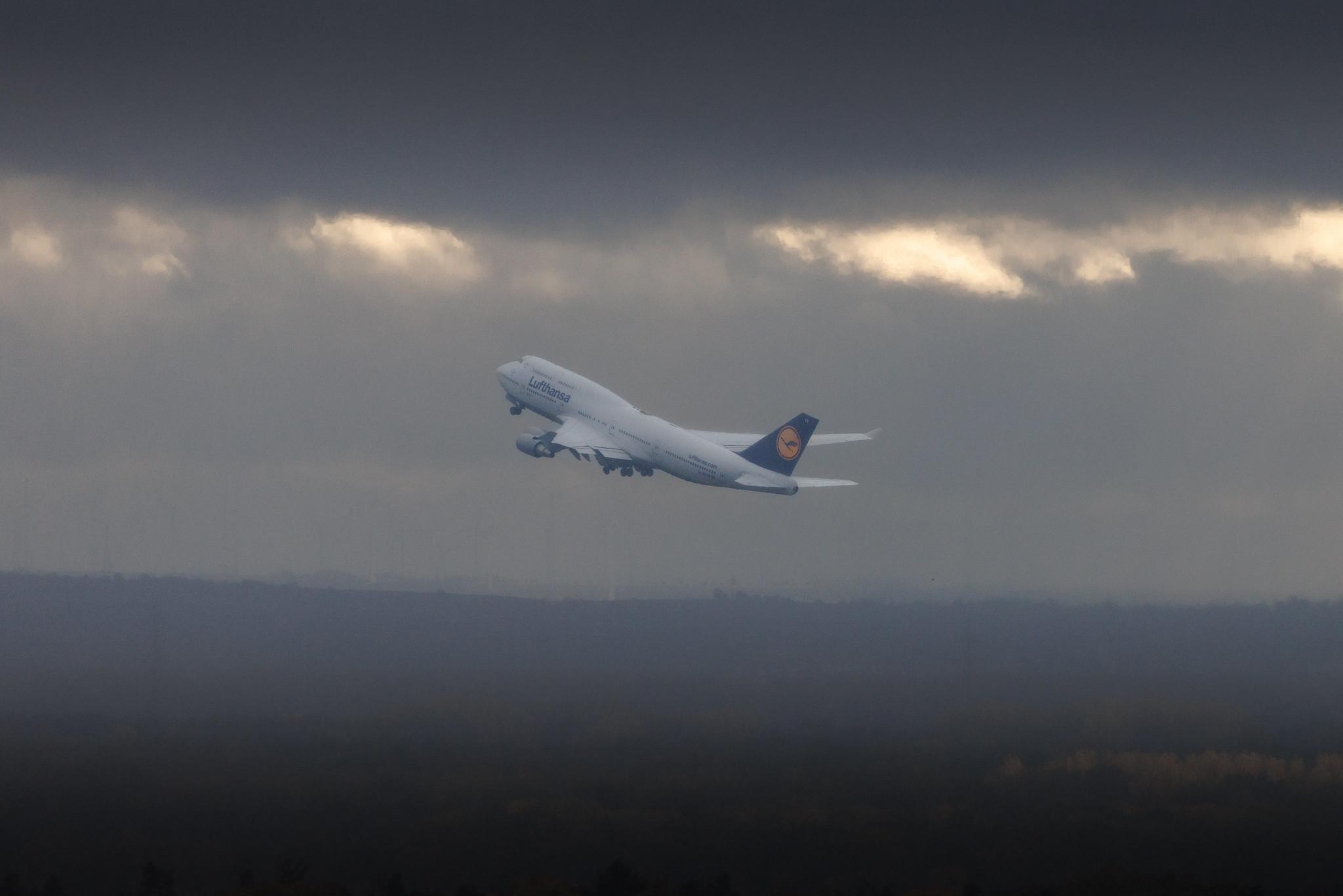 Frankfurt Airport: Lufthansa (LH / DLH) | Boeing 747-430 B744 | D-ABVW | MSN 29493