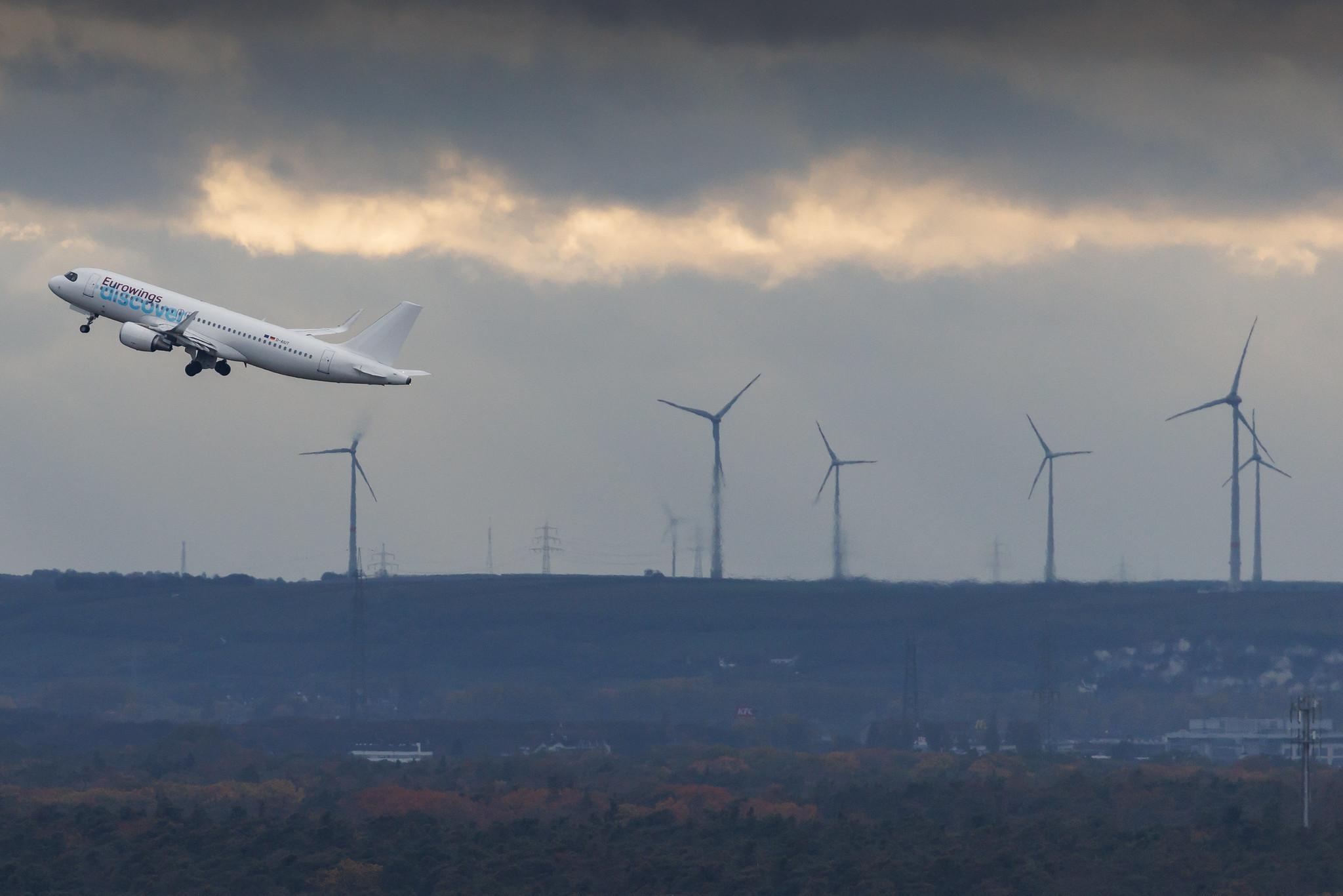 Frankfurt Airport: Discover Airlines (4Y / OCN) |  Airbus A320-214 A320 | D-aiut | MSN 7115