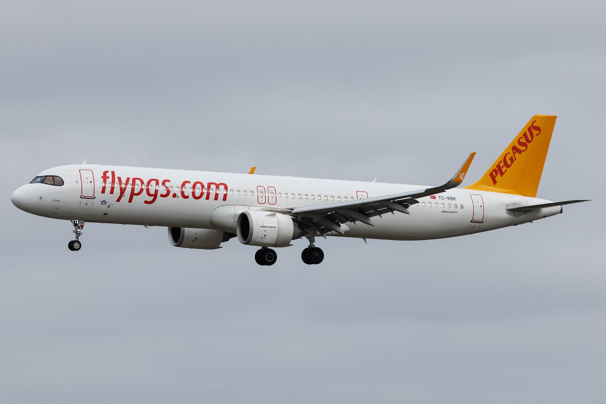 Hamburg Airport: Pegasus (PC / PGT) | Airbus A321-251NX A21N | TC-RBK | MSN 10679