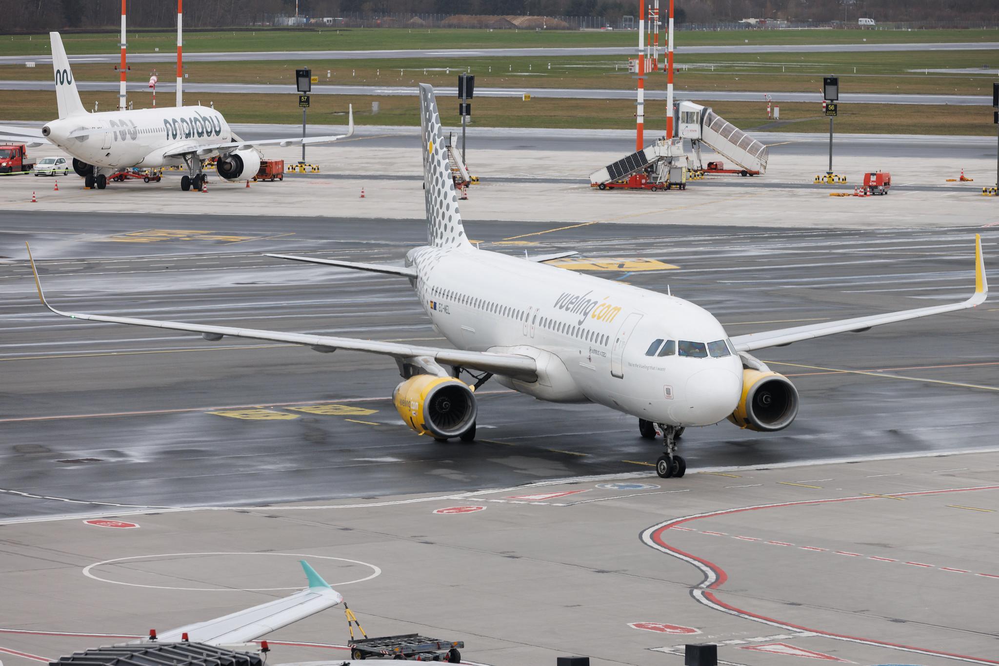 Hamburg Airport: Vueling (VY / VLG) | Airbus A320-232 A320 | EC-MEL | MSN 06450
