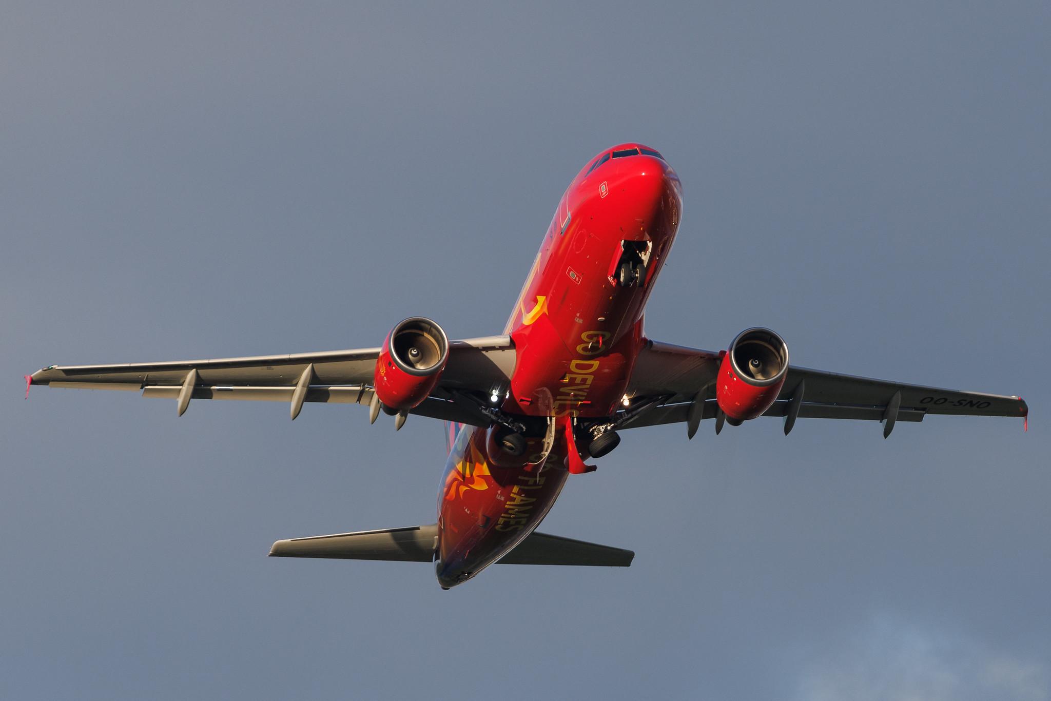 Hamburg Airport: Brussels Airlines (SN / BEL) | Livery: Red Devils & Red Flames Livery | Airbus A320-214 A320 | OO-SNO | MSN 03831