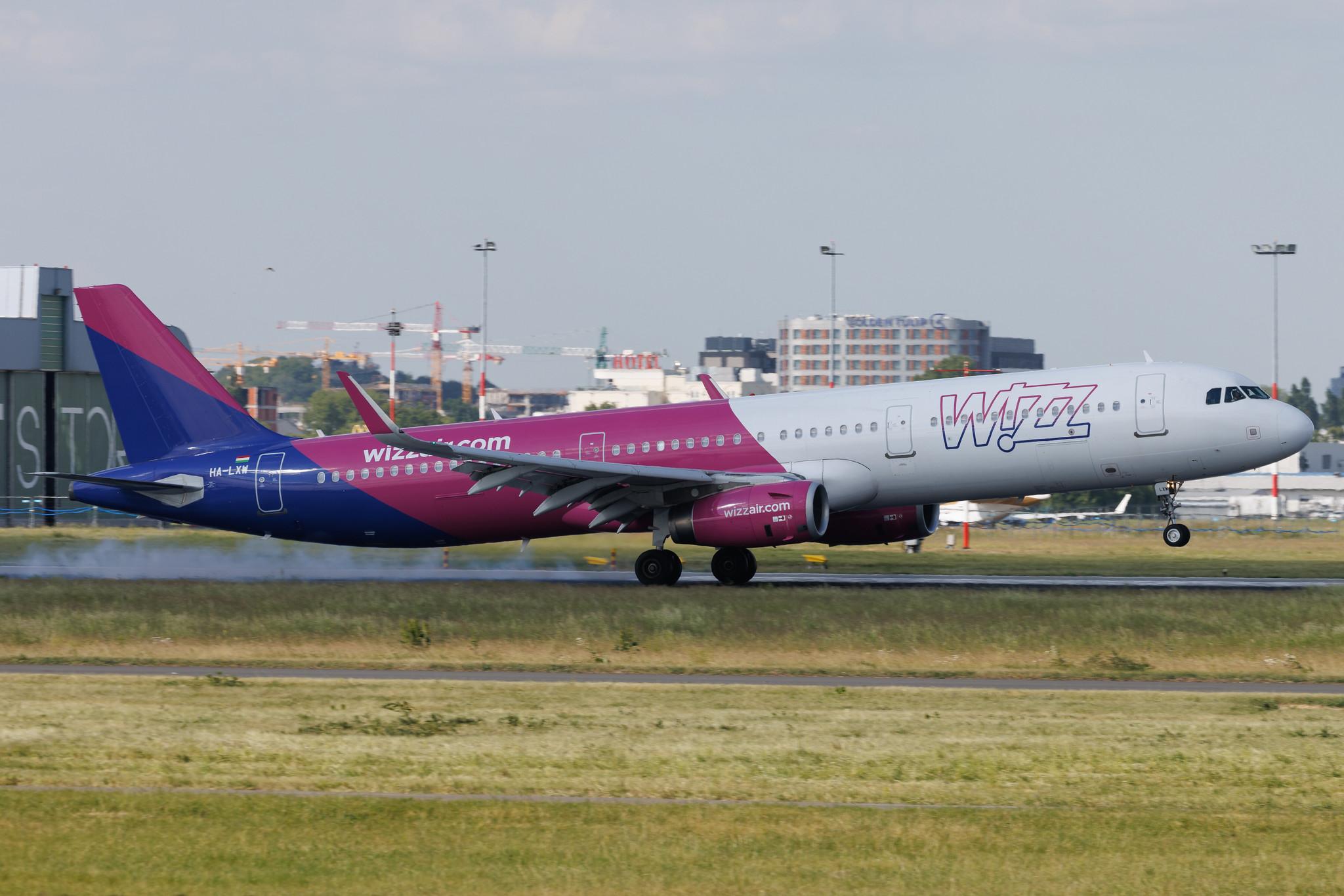 Warsaw Chopin Airport: Wizz Air (W6 / WZZ) | Airbus A321-231 A321 | HA-LXW | MSN 07947