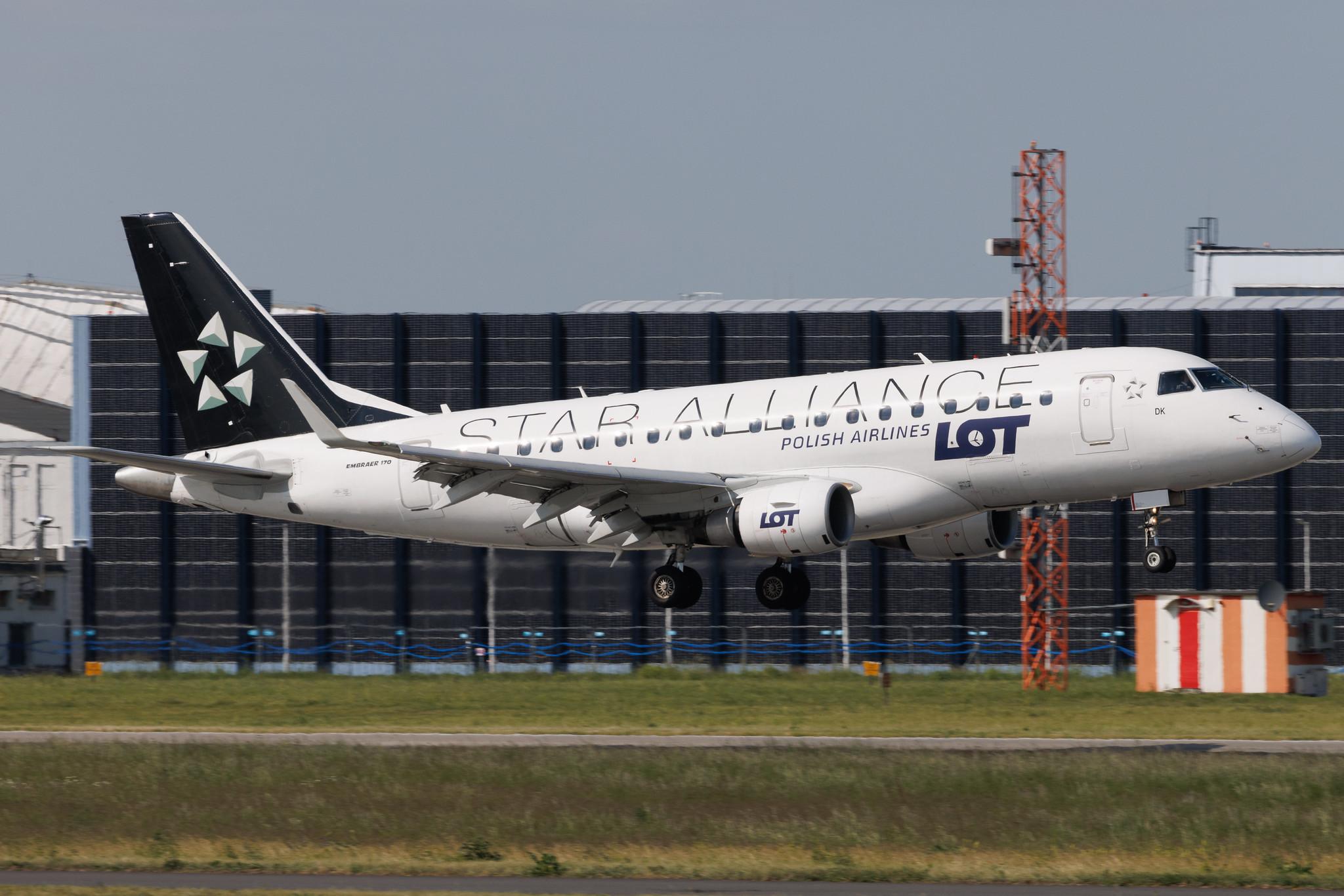 Warsaw Chopin Airport: LOT (LO / LOT) | Livery: Star Alliance Livery | Embraer E170STD E170 | SP-LDK | MSN 17000074