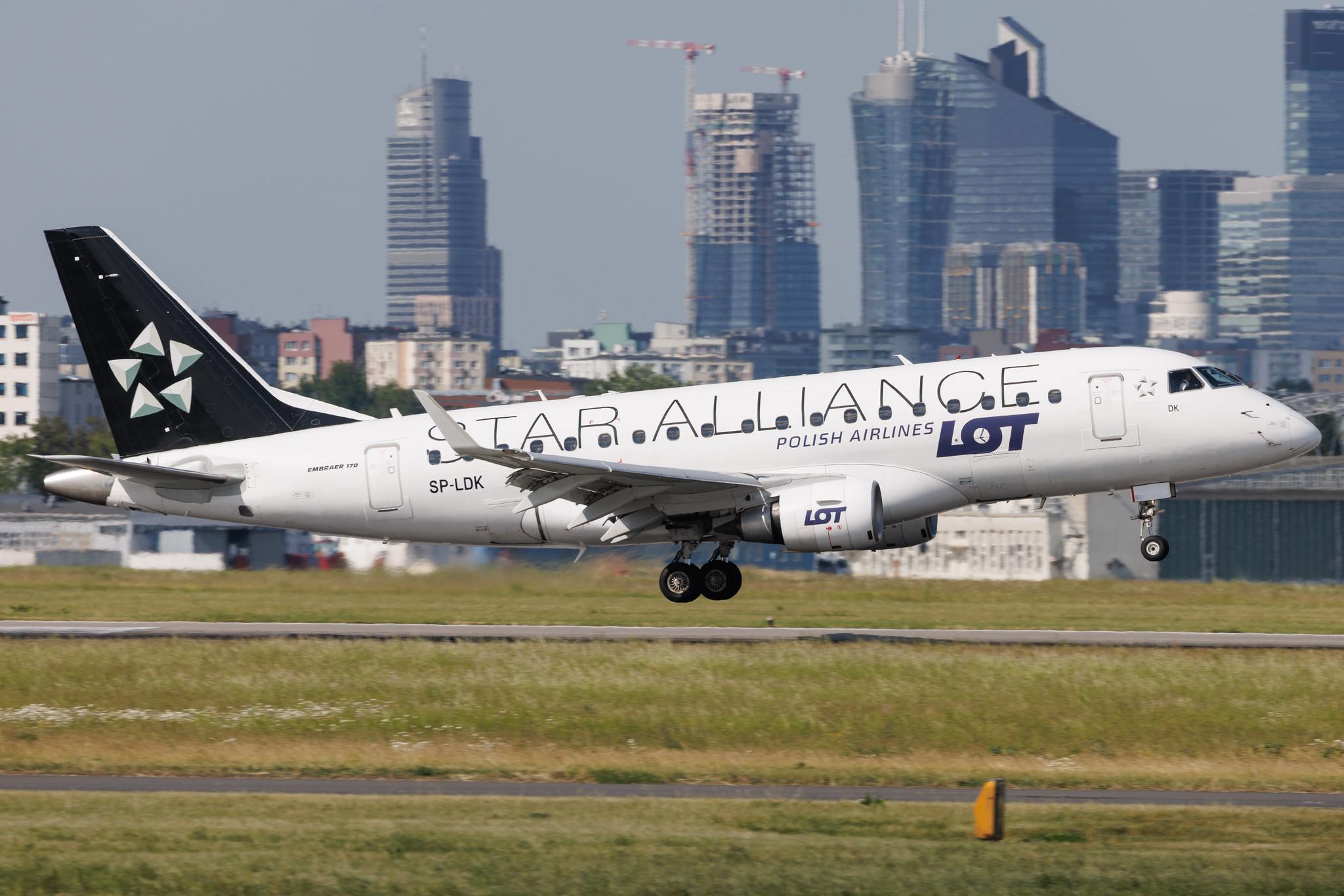 Warsaw Chopin Airport: LOT (LO / LOT) | Livery: Star Alliance Livery | Embraer E170STD E170 | SP-LDK | MSN 17000074