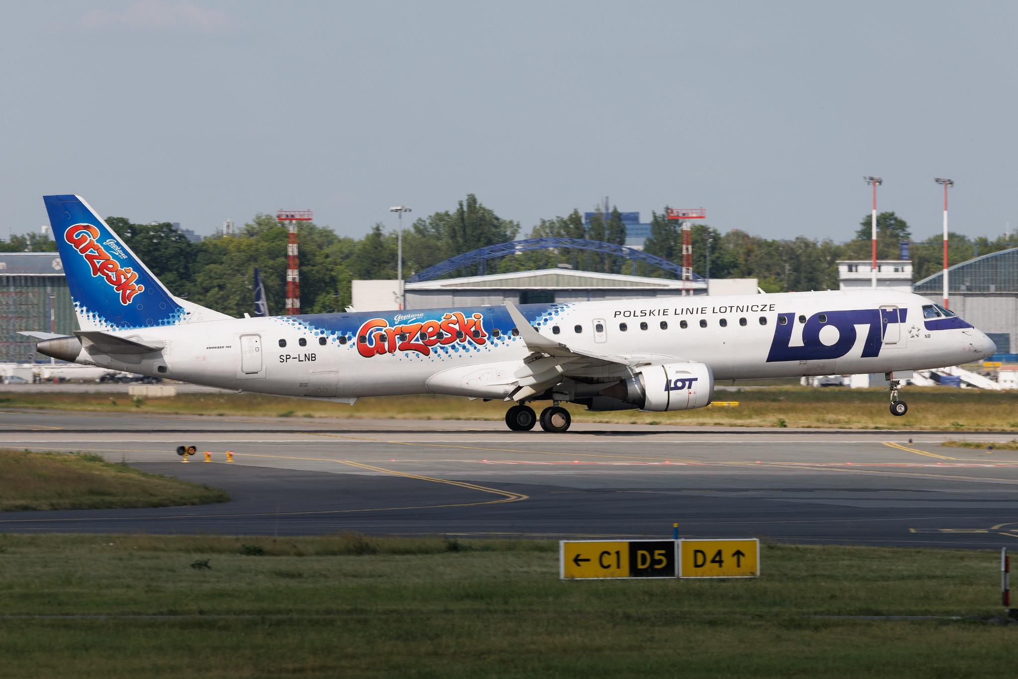 Warsaw Chopin Airport: LOT (LO / LOT) | Livery: Grzeski Livery | Embraer E195LR E195 | SP-LNB | MSN 19000444