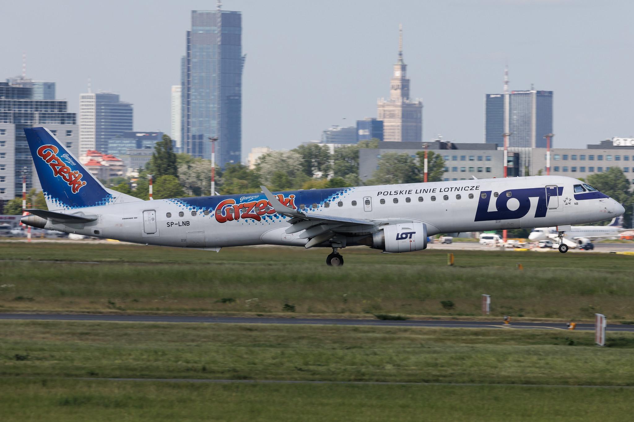 Warsaw Chopin Airport: LOT (LO / LOT) | Livery: Grzeski Livery | Embraer E195LR E195 | SP-LNB | MSN 19000444
