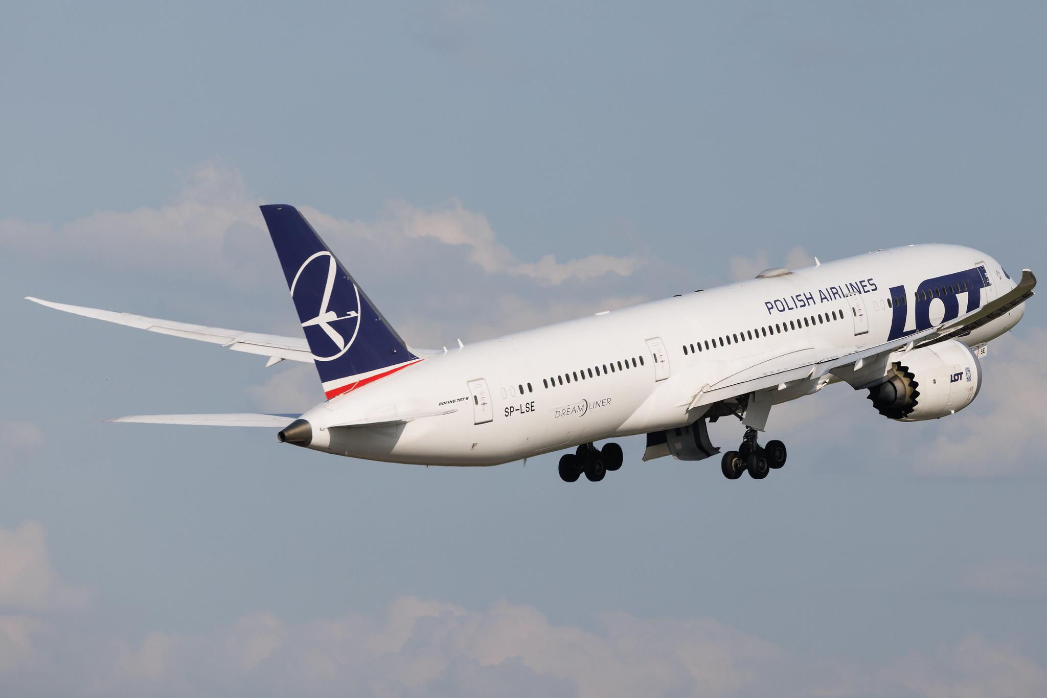 Warsaw Chopin Airport: LOT (LO / LOT) | Boeing 787-9 Dreamliner B789 | SP-LSE | MSN 62173