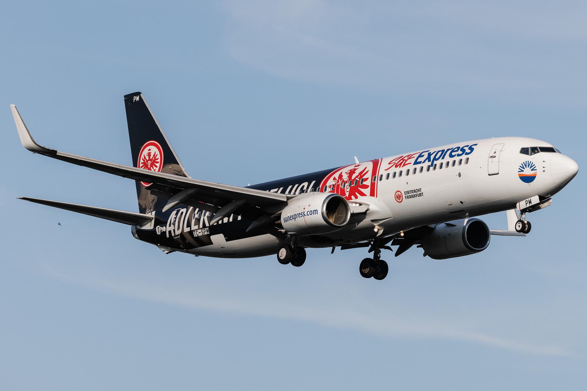 Hamburg Airport: SunExpress (XQ / SXS) | Livery: Eintracht Frankfurt Livery | Boeing 737-8MA B738 | TC-SPM | MSN 40945