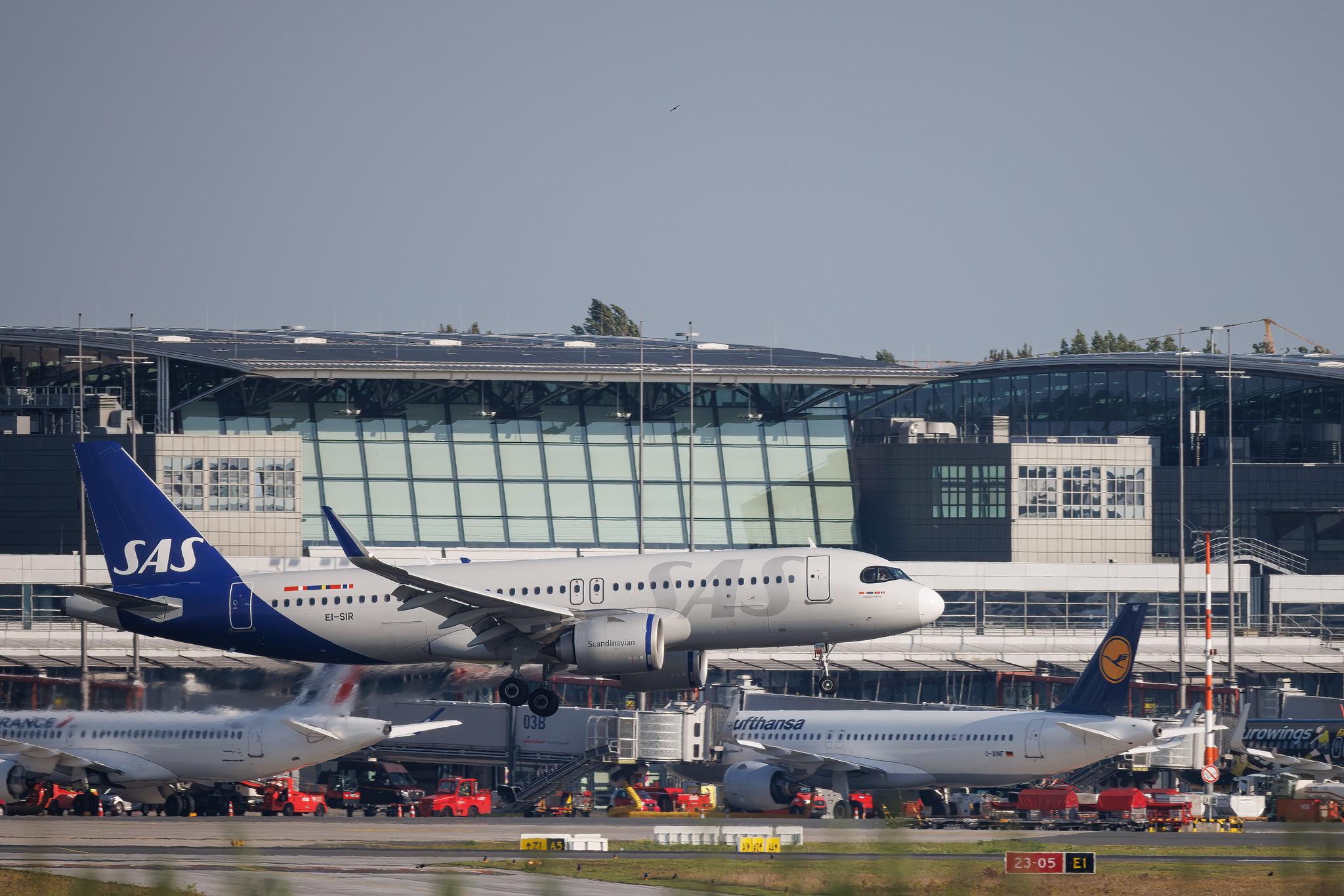 Hamburg Airport: SAS (SK / SAS) | Operator: SAS Connect | Airbus A320-251N A20N | EI-SIR | MSN 10990