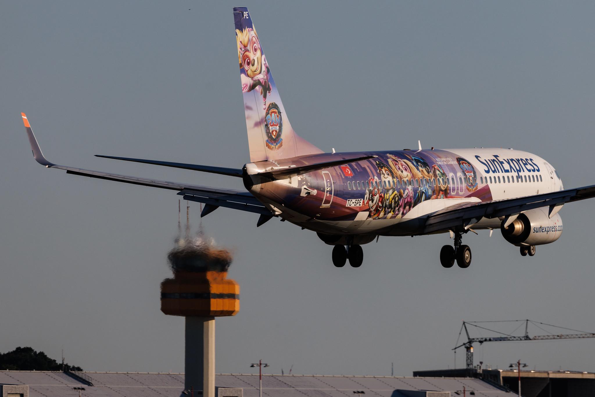 Hamburg Airport: SunExpress (XQ / SXS) | Livery: PAW Patrol: The Mighty Movie Livery | Boeing 737-8HC B738 | TC-SPE | MSN 36530