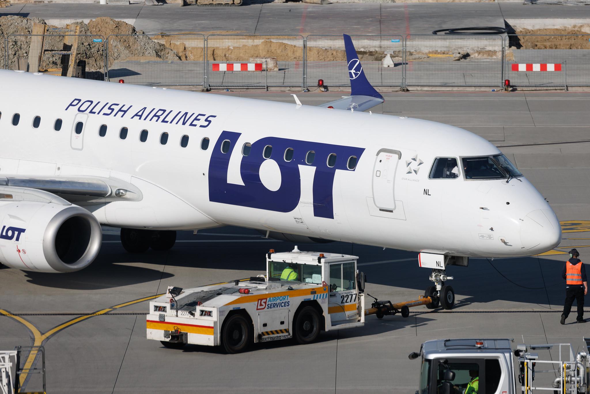 Warsaw Chopin Airport: LOT (LO / LOT) | Embraer E195LR E195 | SP-LNL | MSN 19000382