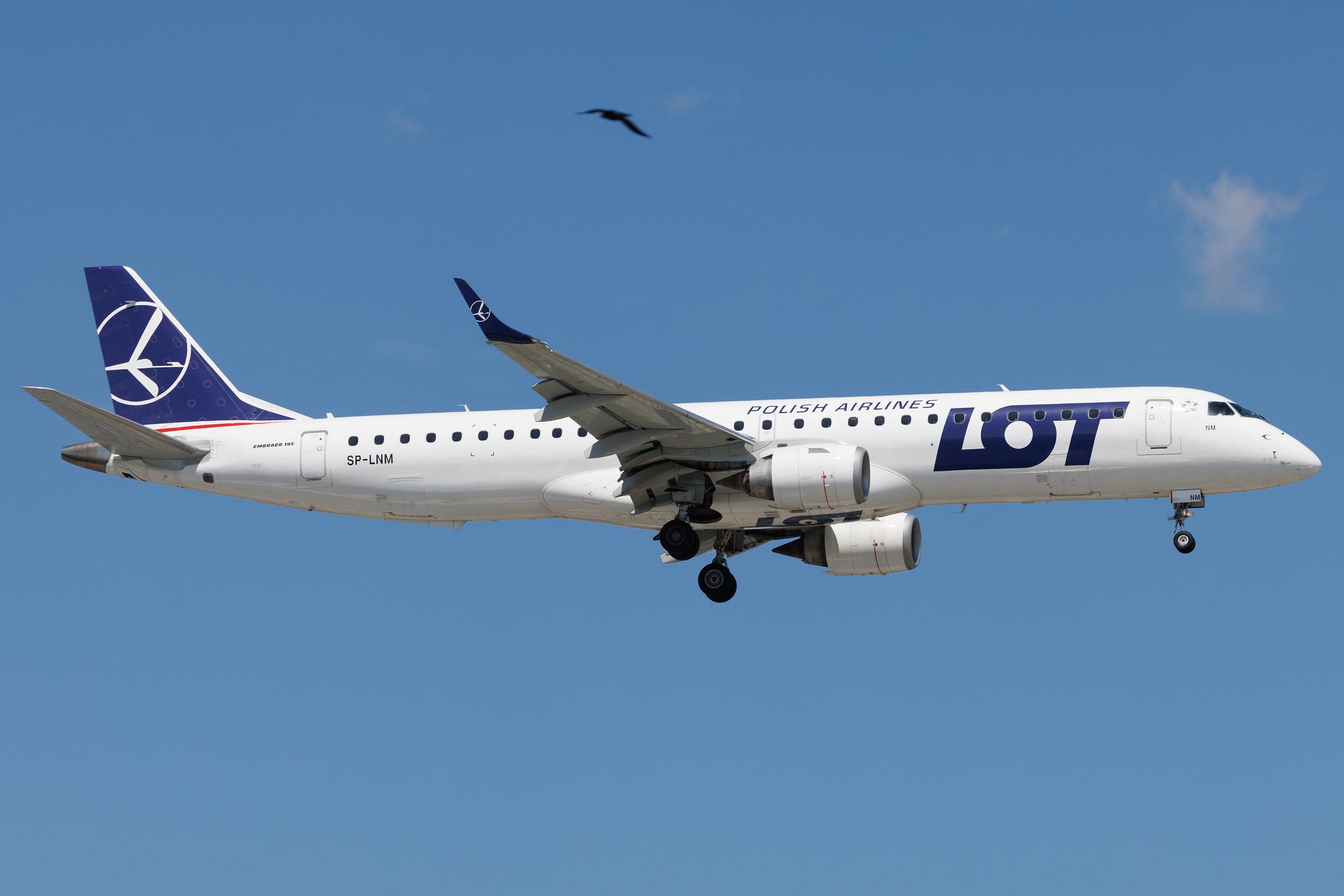 Warsaw Chopin Airport: LOT (LO / LOT) | Embraer E195LR E195 | SP-LNM | MSN 19000669