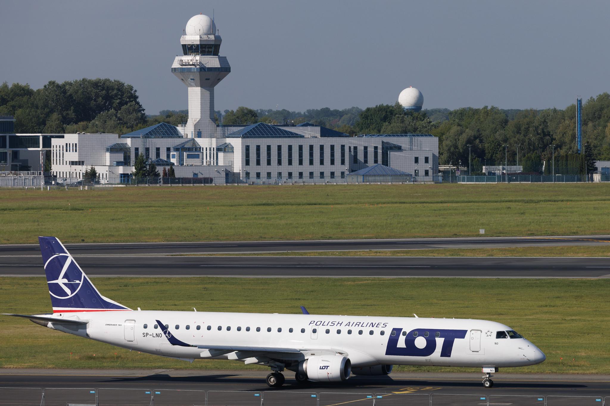 Warsaw Chopin Airport: LOT (LO / LOT) | Embraer E195LR E195 | SP-LNP | MSN 19000093
