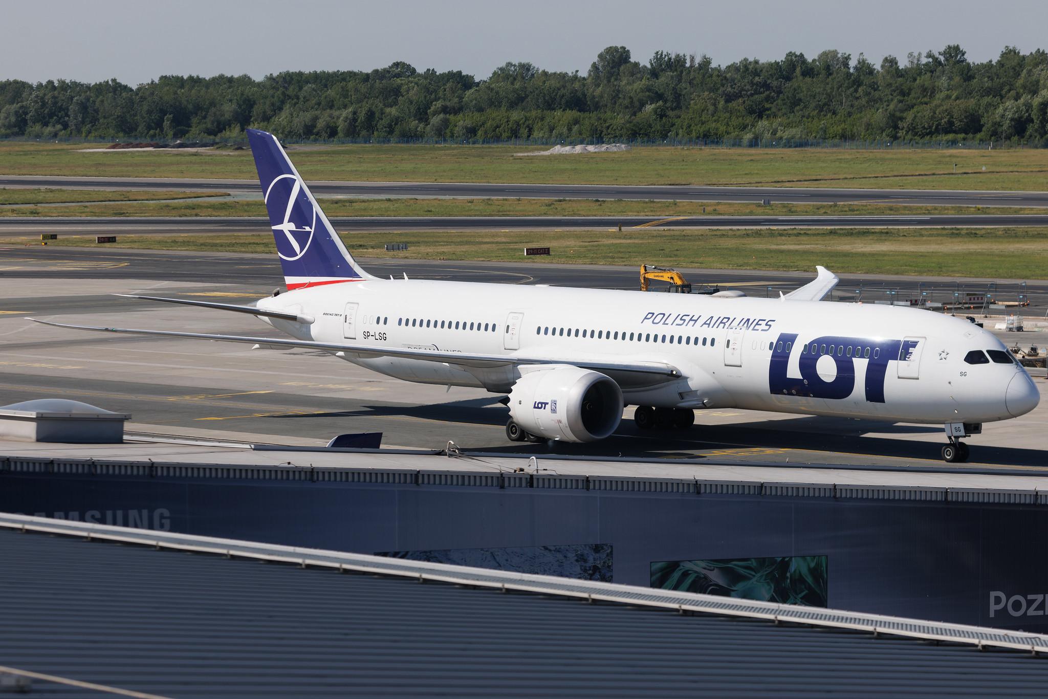 Warsaw Chopin Airport: LOT (LO / LOT) | Boeing 787-9 Dreamliner B789 | SP-LSG | MSN 62144
