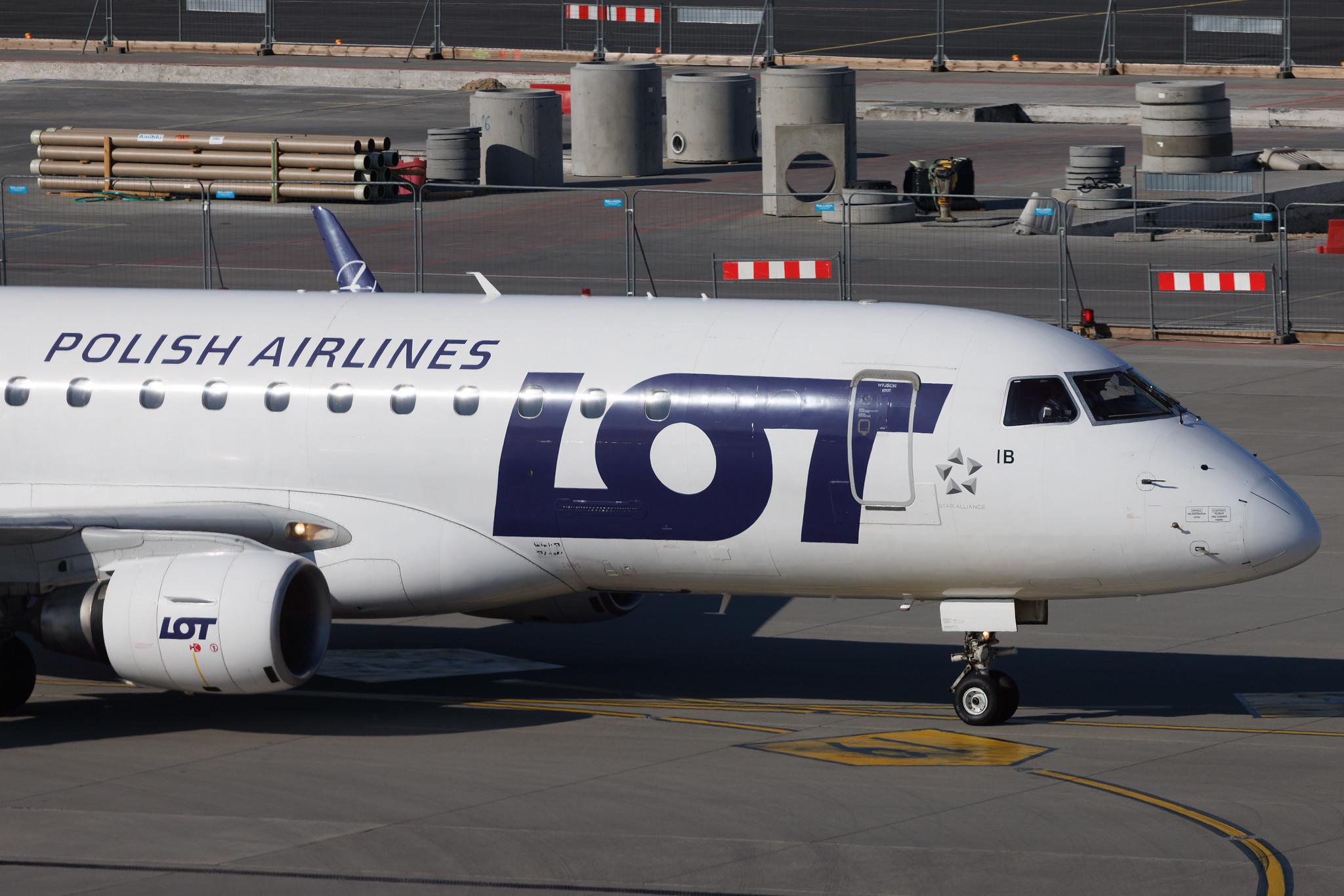 Warsaw Chopin Airport: LOT (LO / LOT) | Embraer E175STD E75S | SP-LIB | MSN 17000132