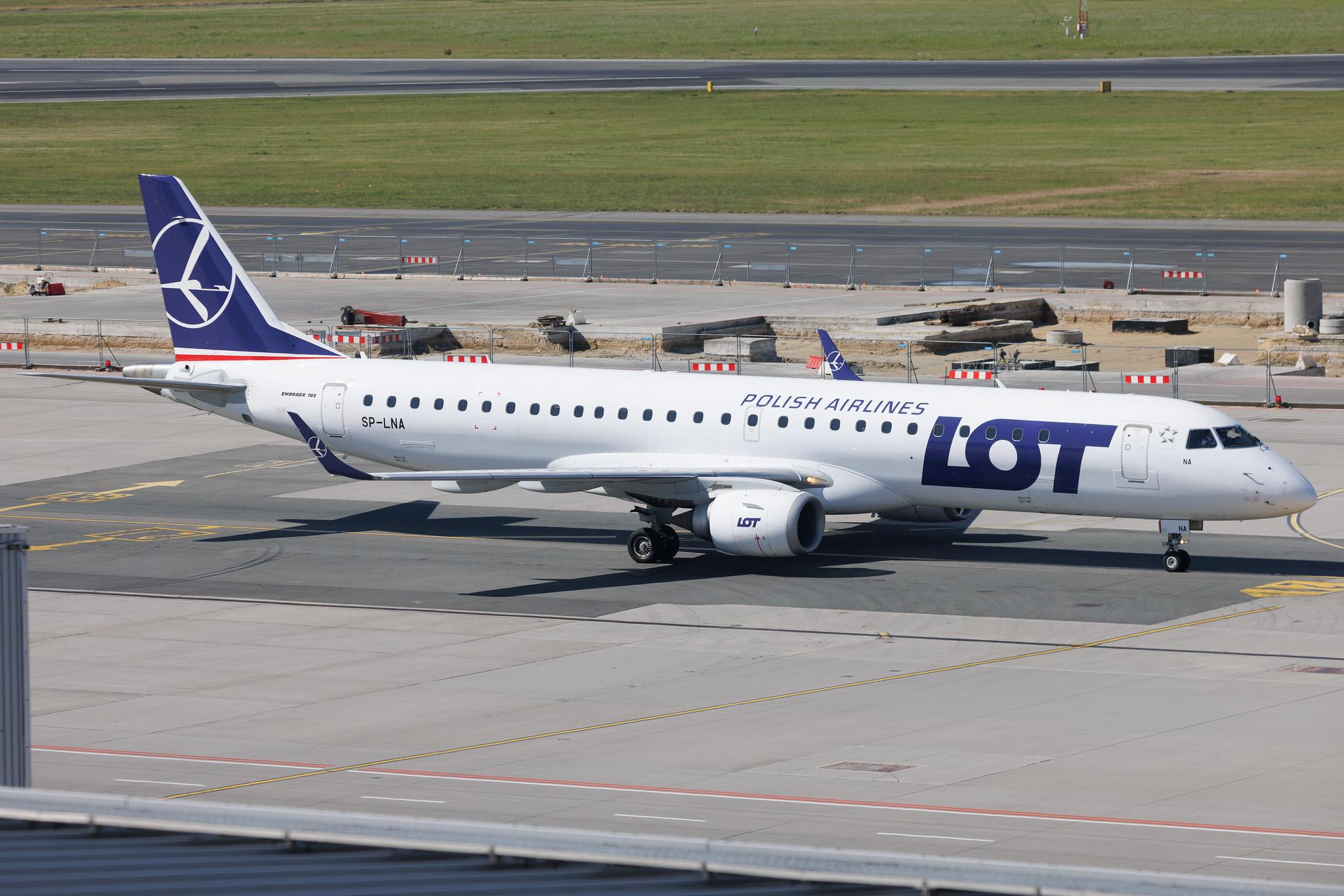 Warsaw Chopin Airport: LOT (LO / LOT) | Embraer E195LR E195 | SP-LNA | MSN 19000415