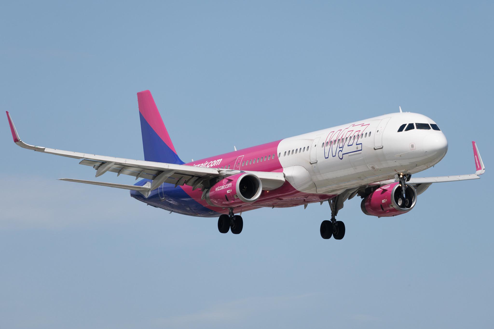 Warsaw Chopin Airport: Wizz Air (W6 / WZZ) | Airbus A321-231 A321 | HA-LXI | MSN 7280
