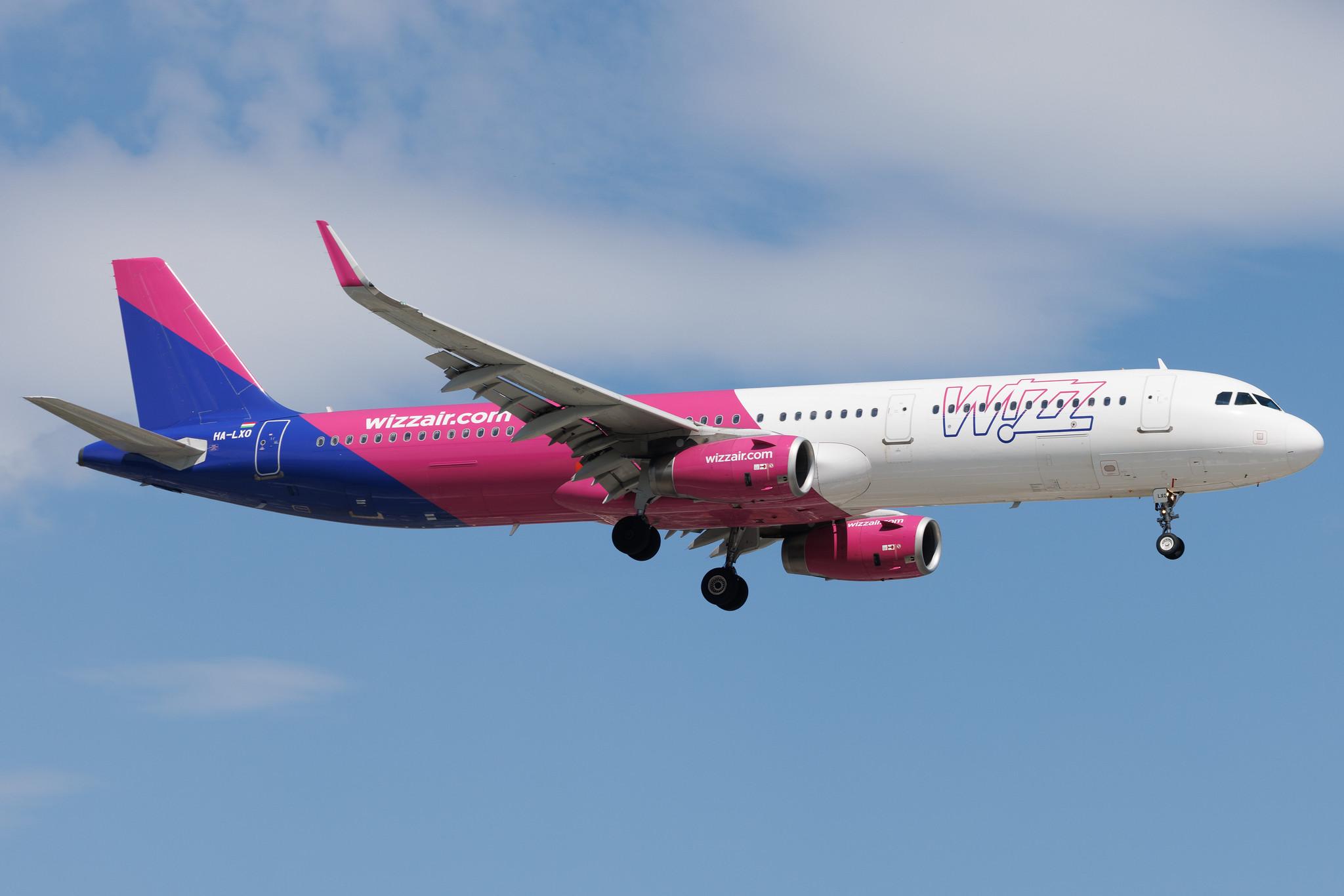 Warsaw Chopin Airport: Wizz Air (W6 / WZZ) | Airbus A321-231 A321 | HA-LXO | MSN 07562