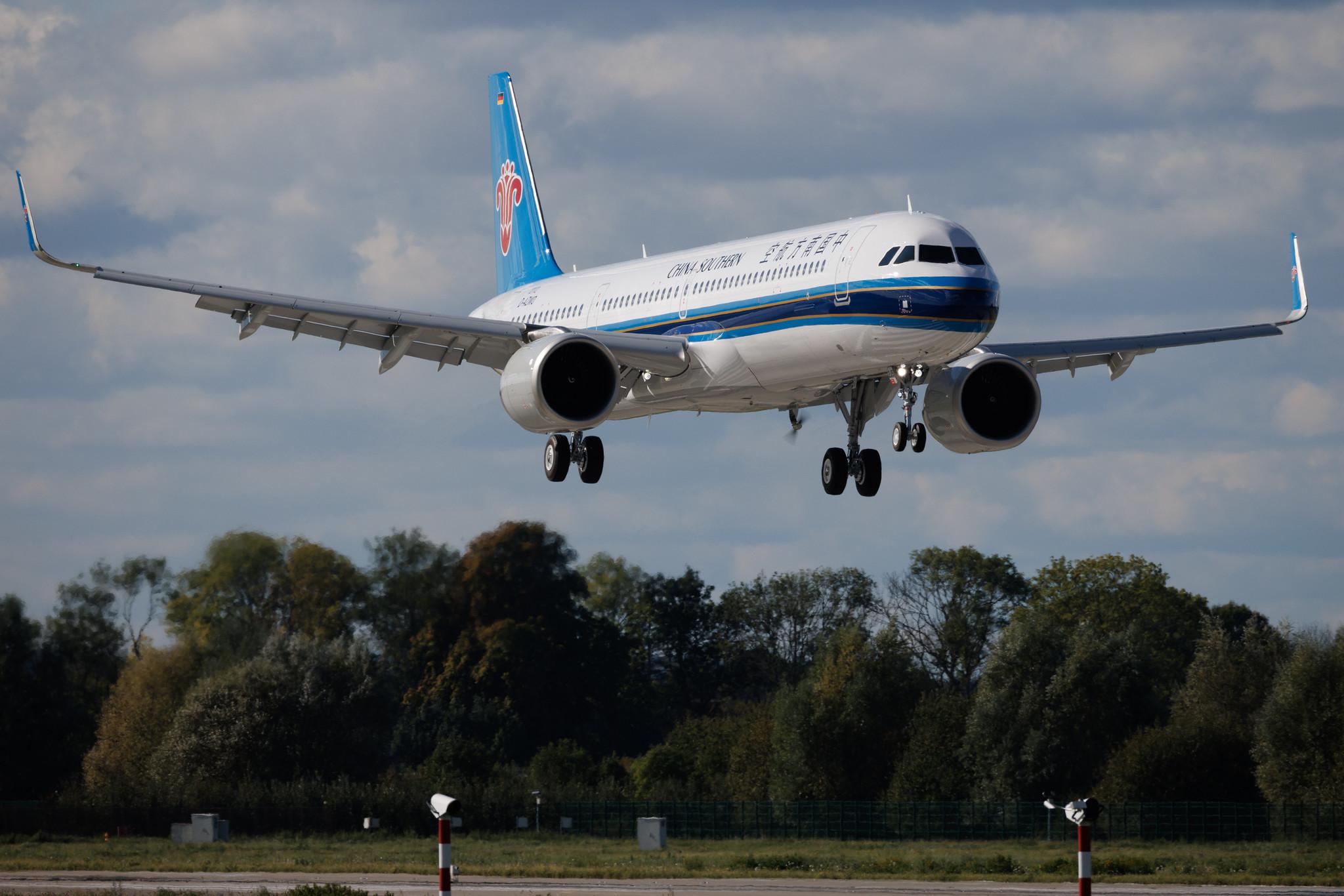 Hamburg Finkenwerder: China Southern Airlines (CZ / CSN) | Airbus A321-253NX A21N | D-AZWO | B-32J5 | MSN 12112
