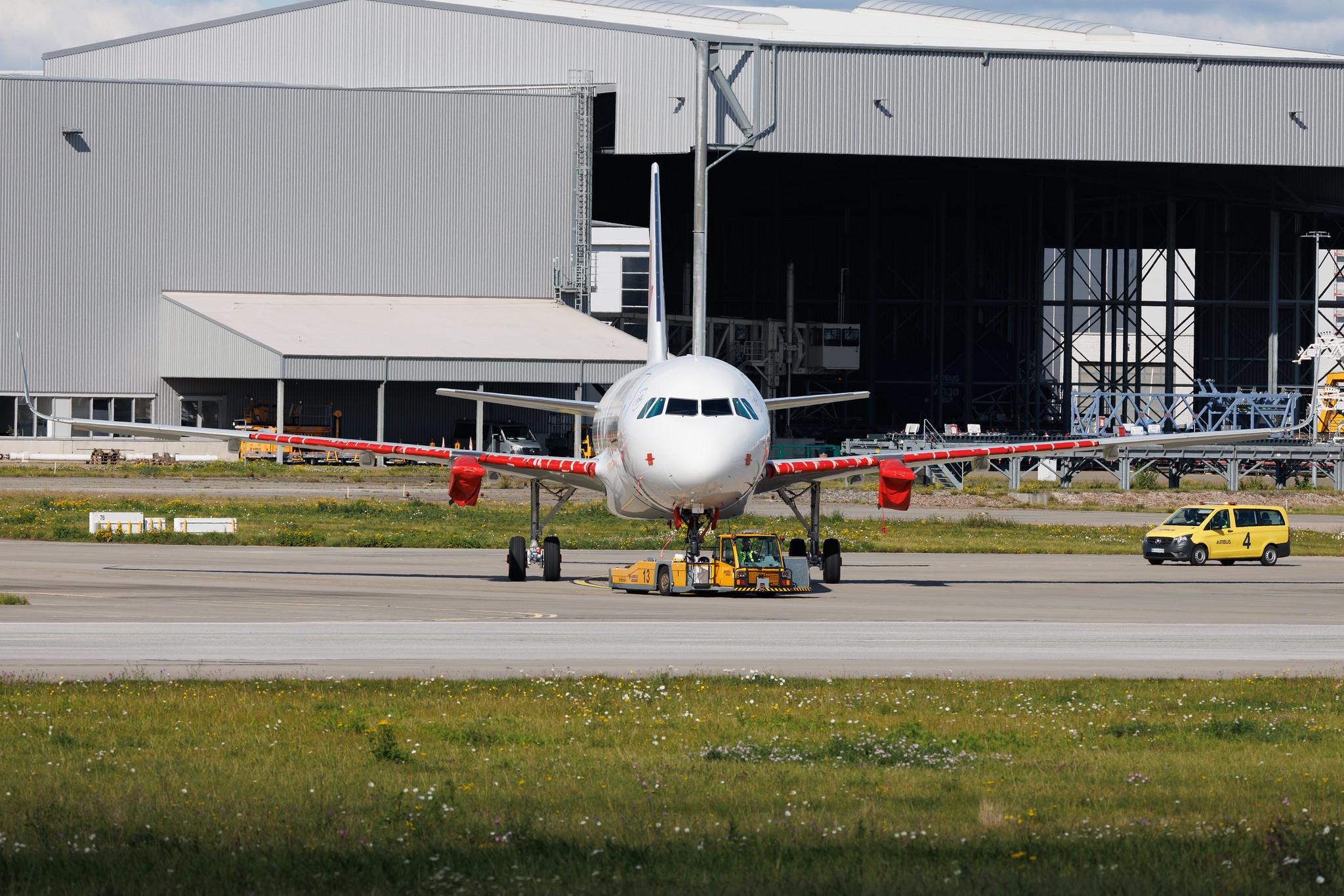 Hamburg Finkenwerder: China Eastern Airlines (MU / CES) | Airbus A321-251NX A21N | D-AZYB | MSN 12318