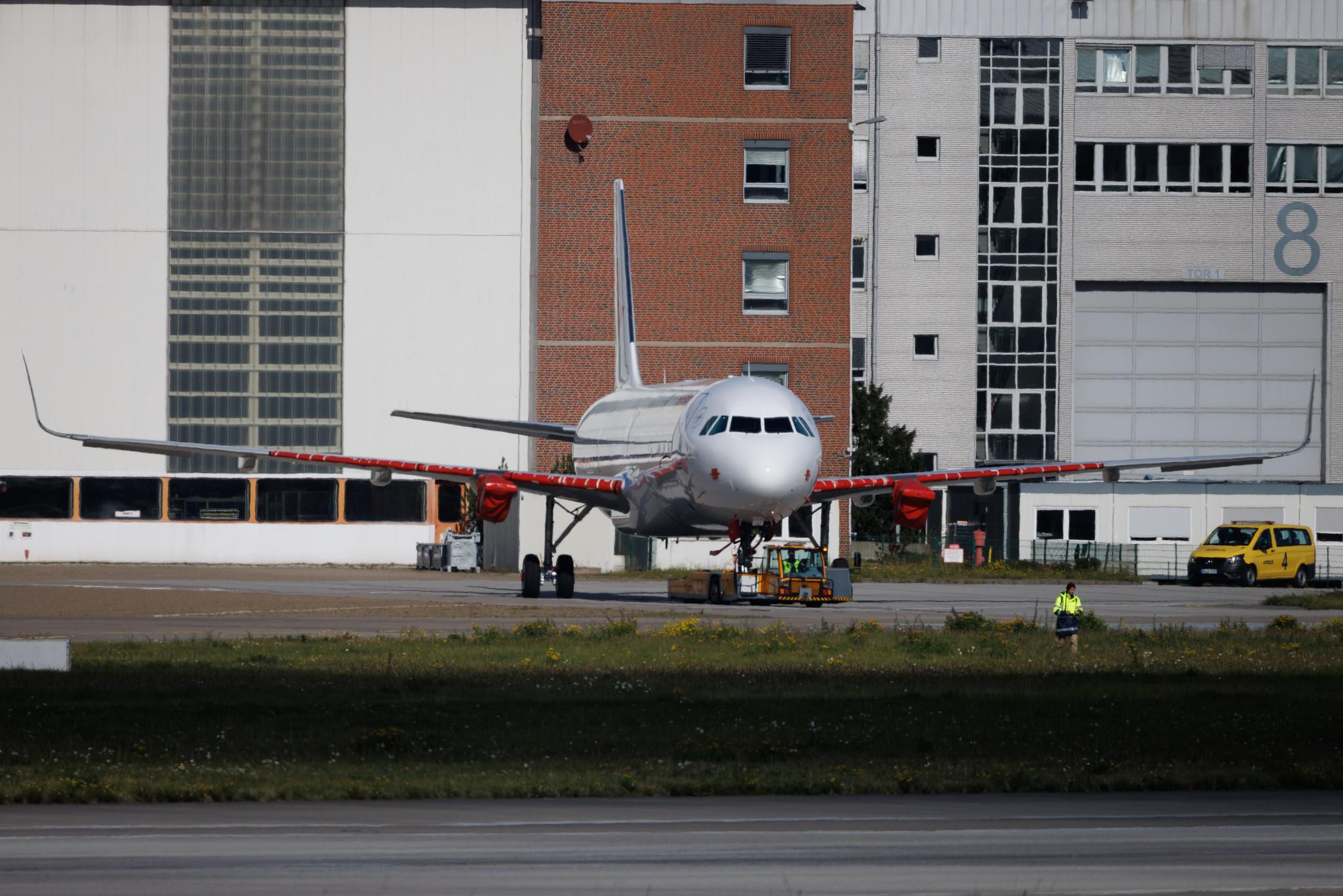 Hamburg Finkenwerder: China Eastern Airlines (MU / CES) | Airbus A321-251NX A21N | D-AZYB | MSN 12318