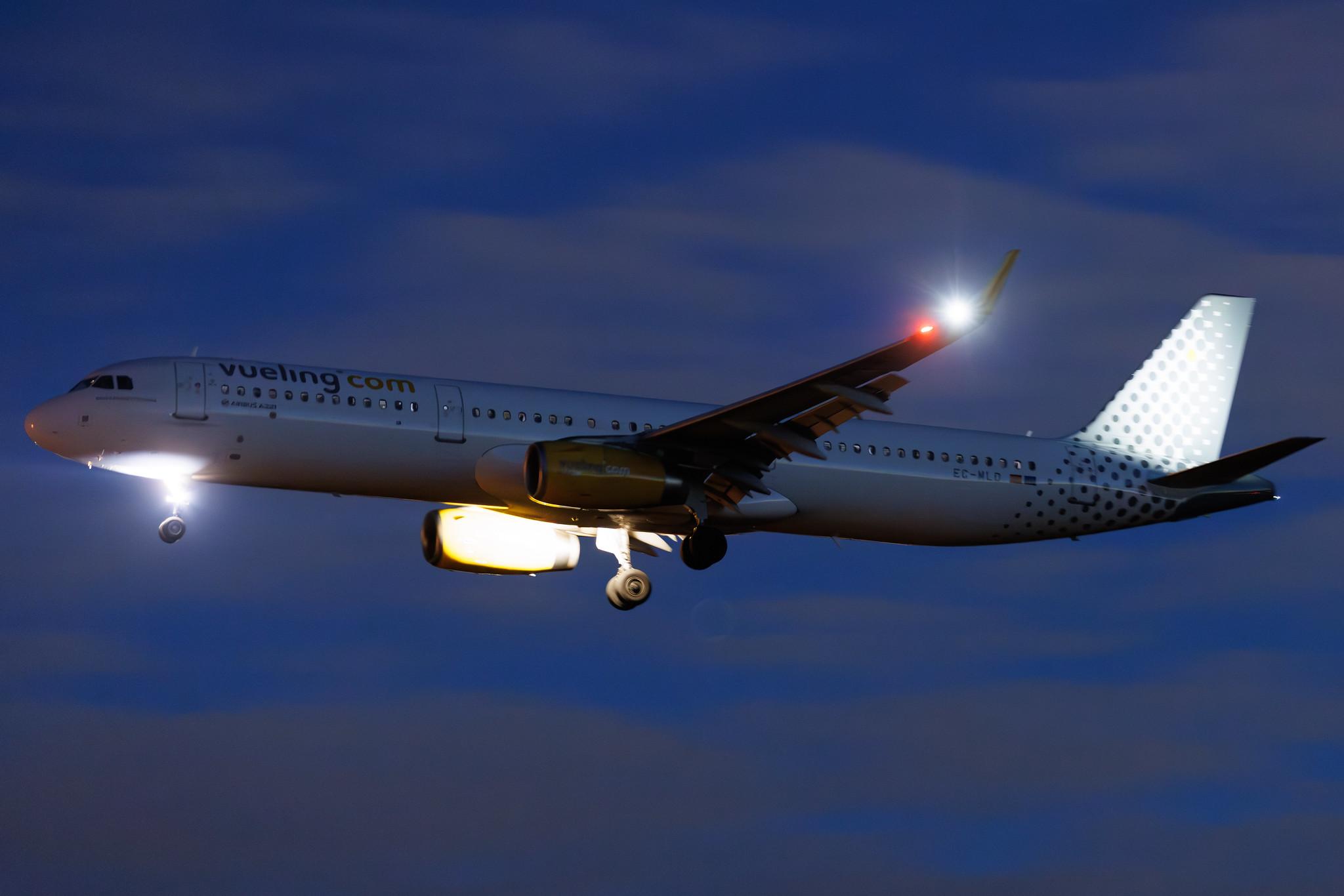 Hamburg Airport: Vueling (VY / VLG) | Airbus A321-231 A321 | EC-MLD | MSN 07105