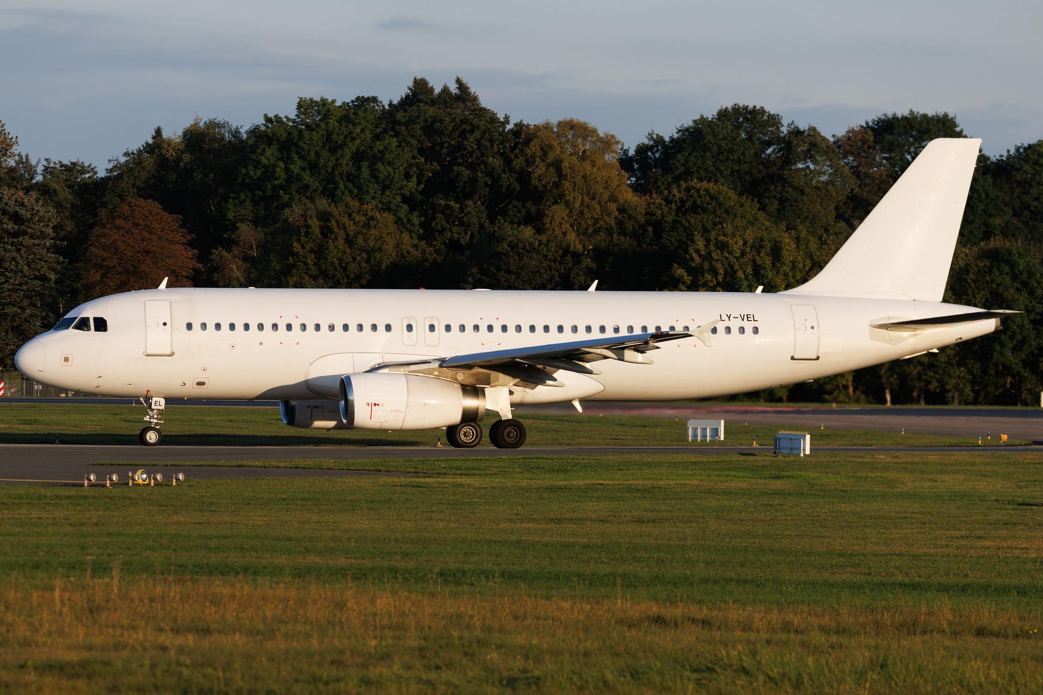 Hamburg Airport: Avion Express (X9 / NVD) | Airbus A320-232 A320 | LY-VEL | MSN 1998