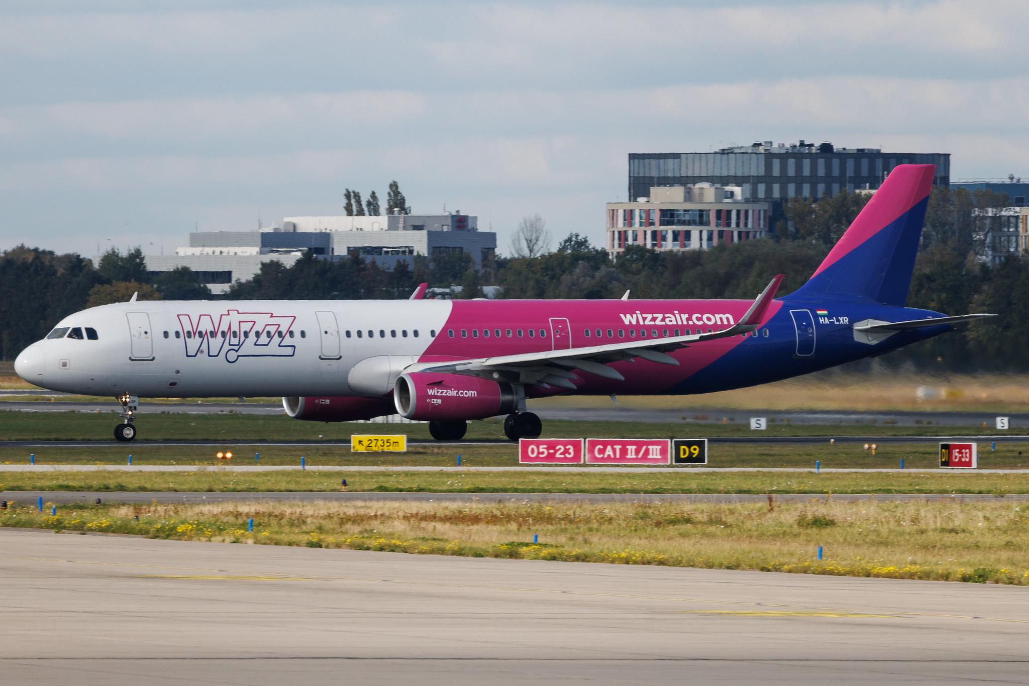 Hamburg Airport: Wizz Air (W6 / WZZ) | Airbus A321-231 A321 | HA-LXR | MSN 07647