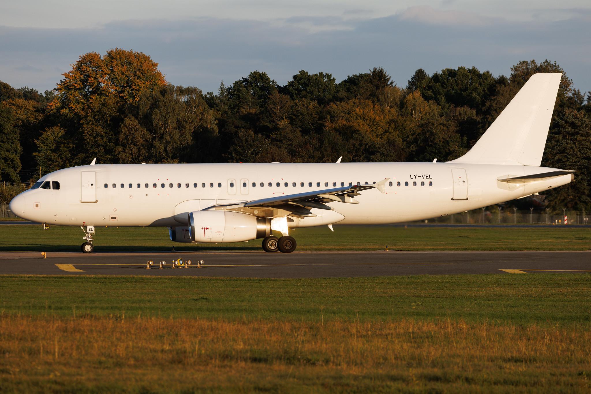 Hamburg Airport: Avion Express (X9 / NVD) | Airbus A320-232 A320 | LY-VEL | MSN 1998