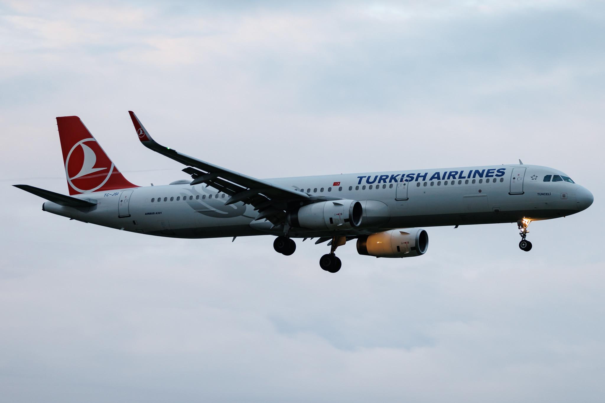 Hamburg Airport: Turkish Airlines (TK / THY) | Airbus A321-231 A321 | TC-JSI | MSN 05584