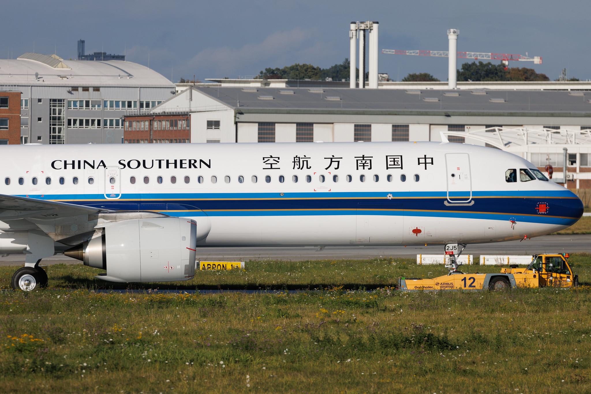 Hamburg Finkenwerder: China Southern Airlines (CZ / CSN) | Airbus A321-253NX A21N | D-AZWO | B-32J5 | MSN 12112