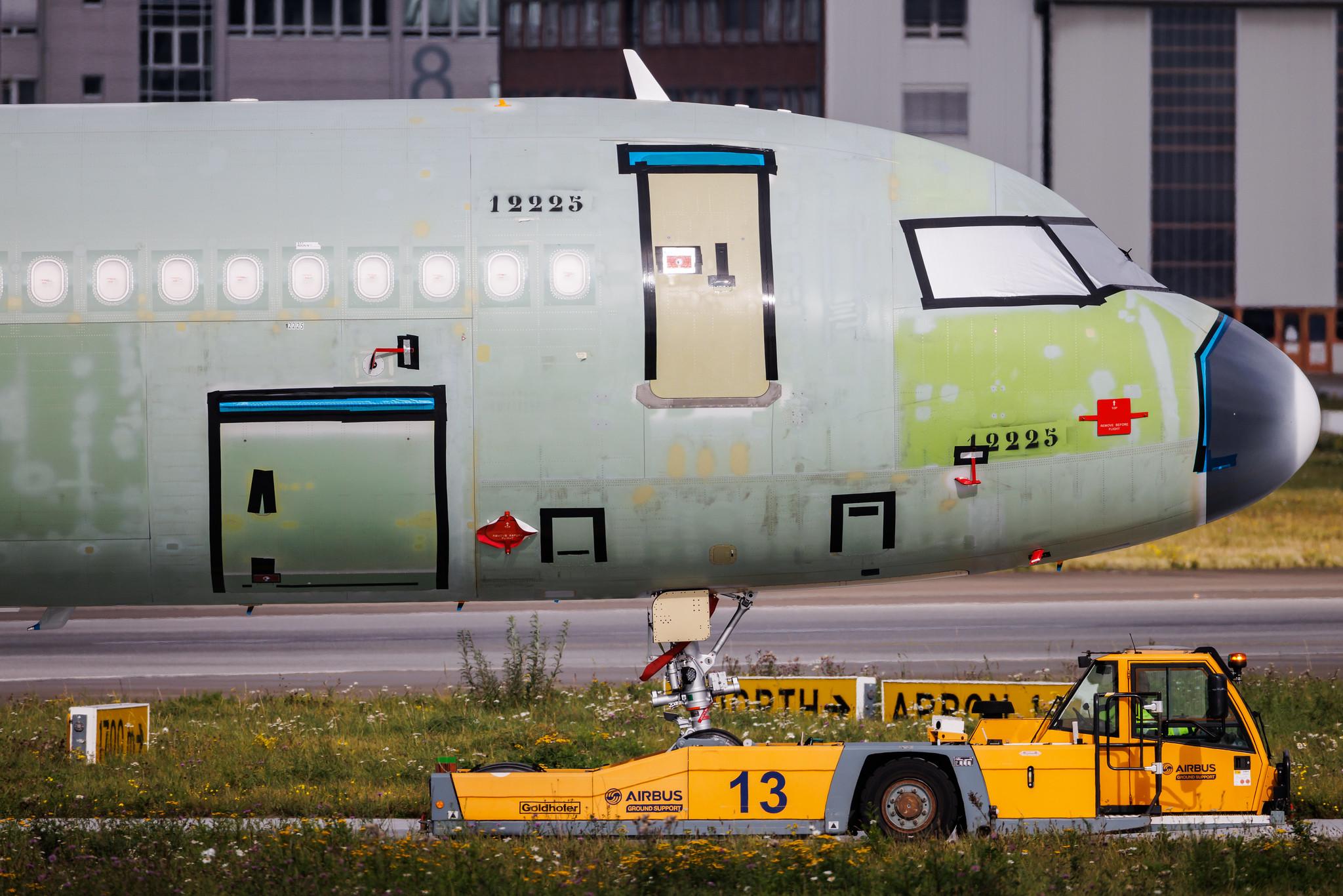 Hamburg Finkenwerder: AirAsia (AK / AXM) | Airbus A321-251NX A21N | D-AZWN | 9M- | MSN 12225