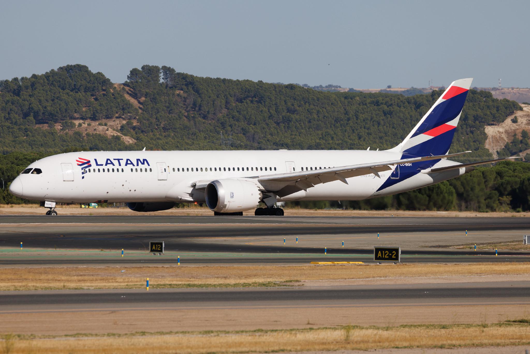 Madrid Barajas Airport: LATAM Airlines (LA / LAN) | Boeing 787-9 Dreamliner B789 | CC-BGH | MSN 38459
