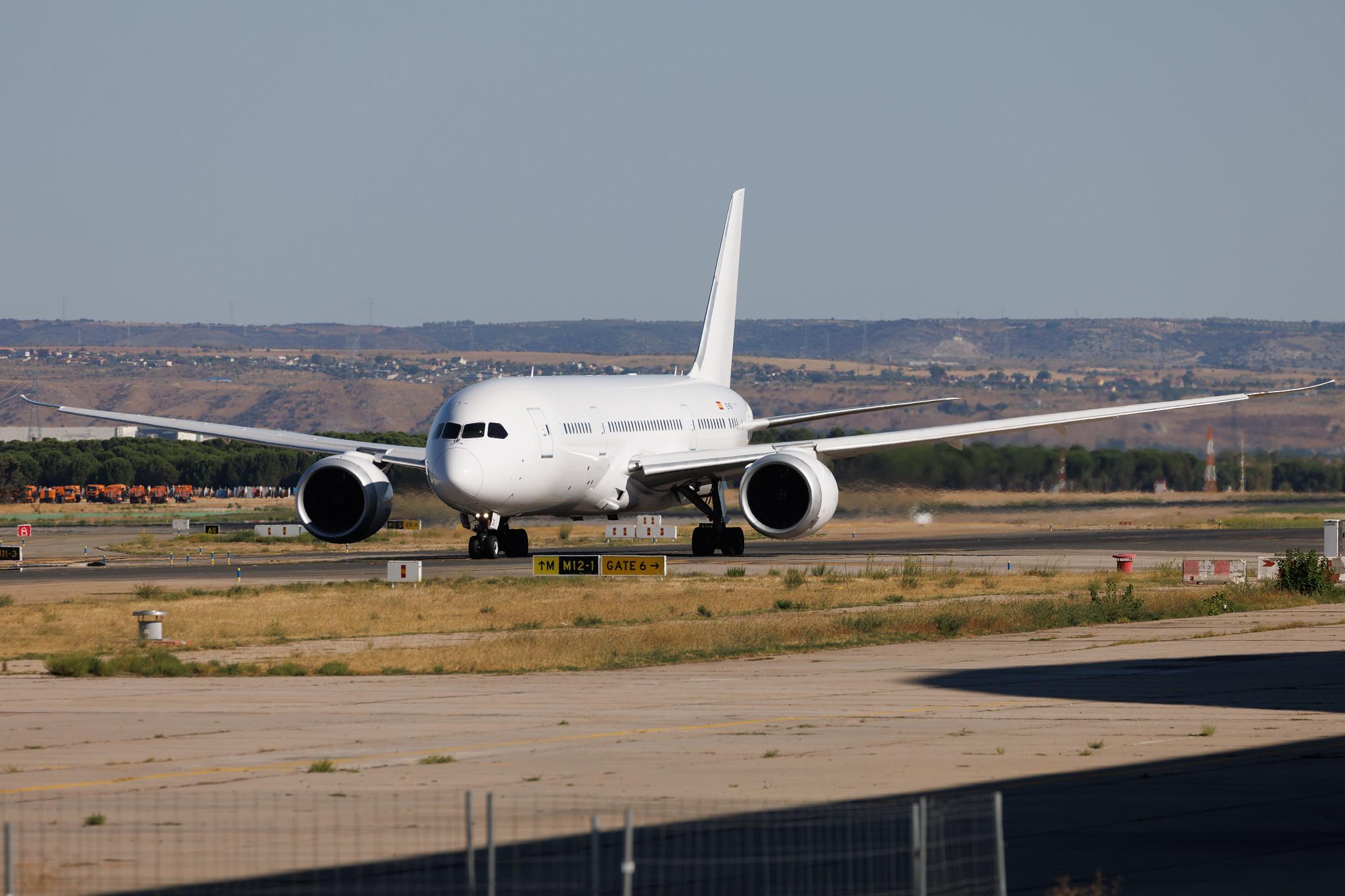 Madrid Barajas Airport: Air Europa (UX / AEA) | Boeing 787-8 Dreamliner B788 | EC-NZG | MSN 35310