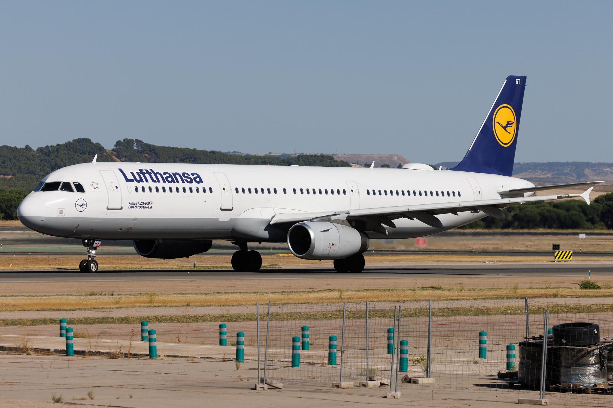 Madrid Barajas Airport: Lufthansa (LH / DLH) | Airbus A321-231 A321 | D-AIST | MSN 4005