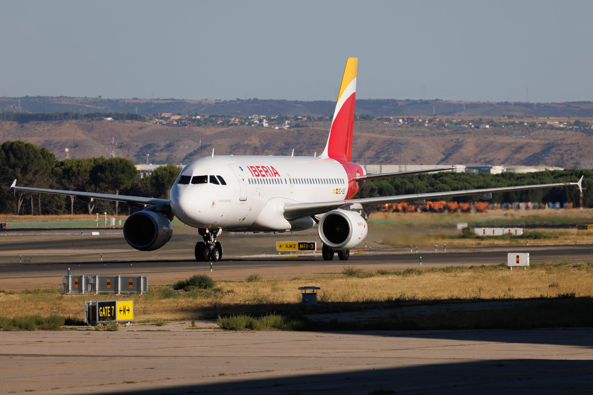 Madrid Barajas Airport: Iberia (IB / IBE) | Airbus A319-111 A319 | EC-LEI | MSN 3744