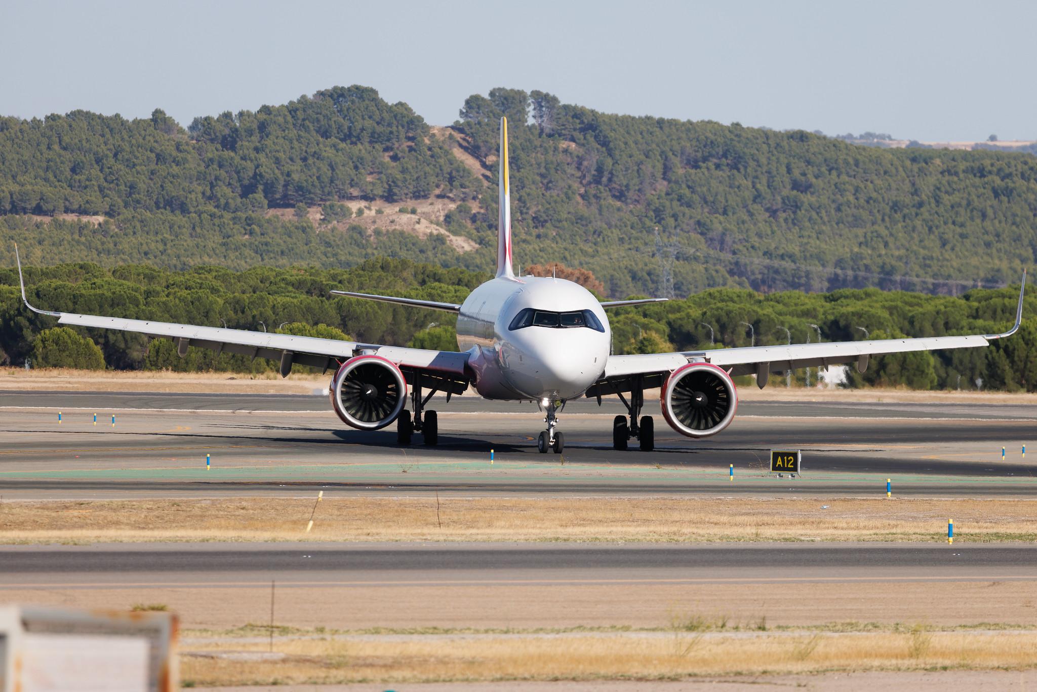 Madrid Barajas Airport: Iberia Express (I2 / IBS) | Airbus A321-271NX A21N | EC-OCI | MSN 11537