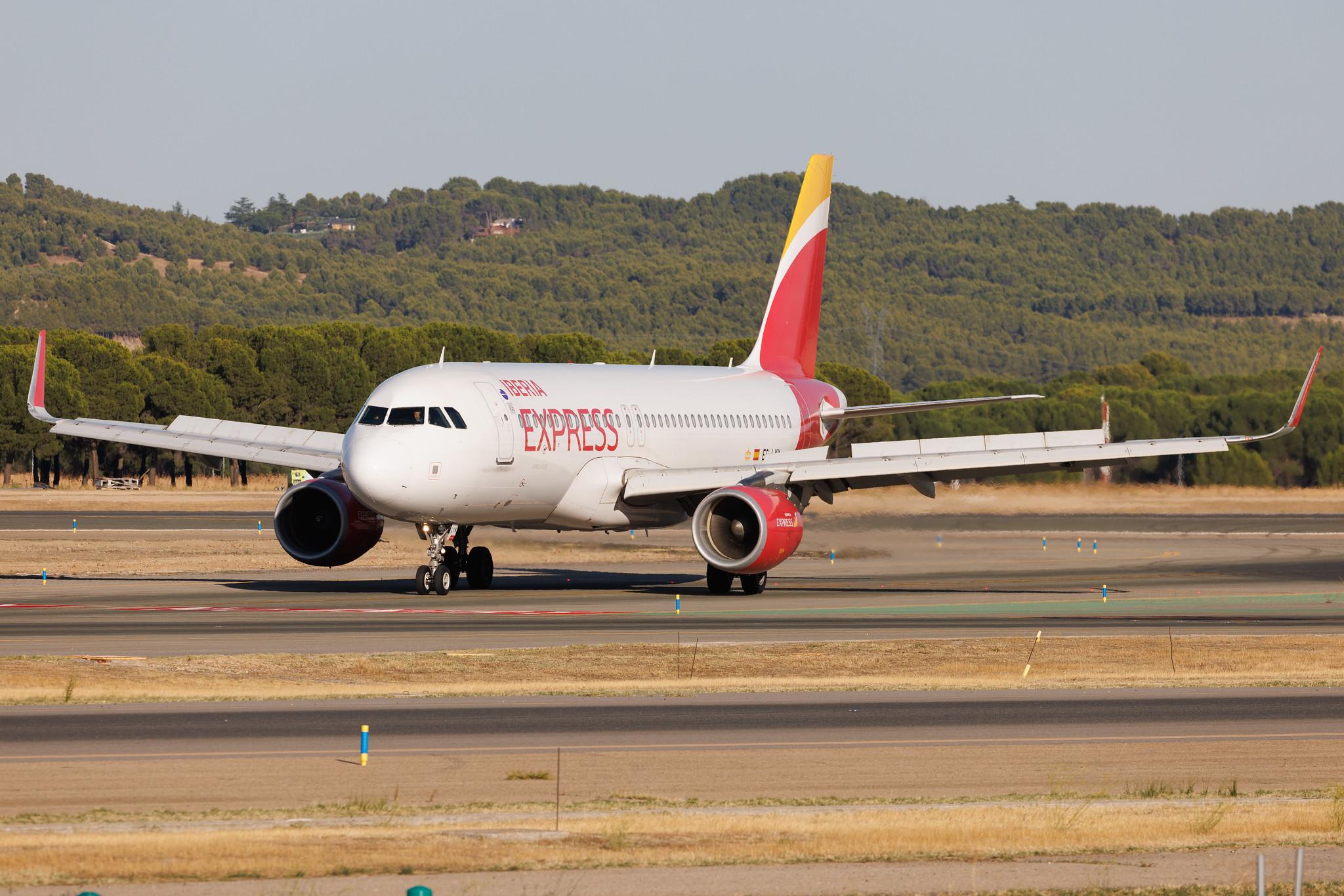Madrid Barajas Airport: Iberia Express (I2 / IBS) | Airbus A320-216 A320 | EC-LYM | MSN 05815