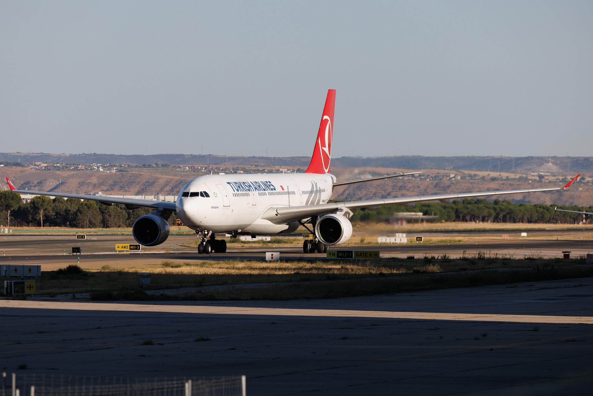 Madrid Barajas Airport: Turkish Airlines (TK / THY) | Airbus A330-223 A332 | TC-JIO | MSN 0869