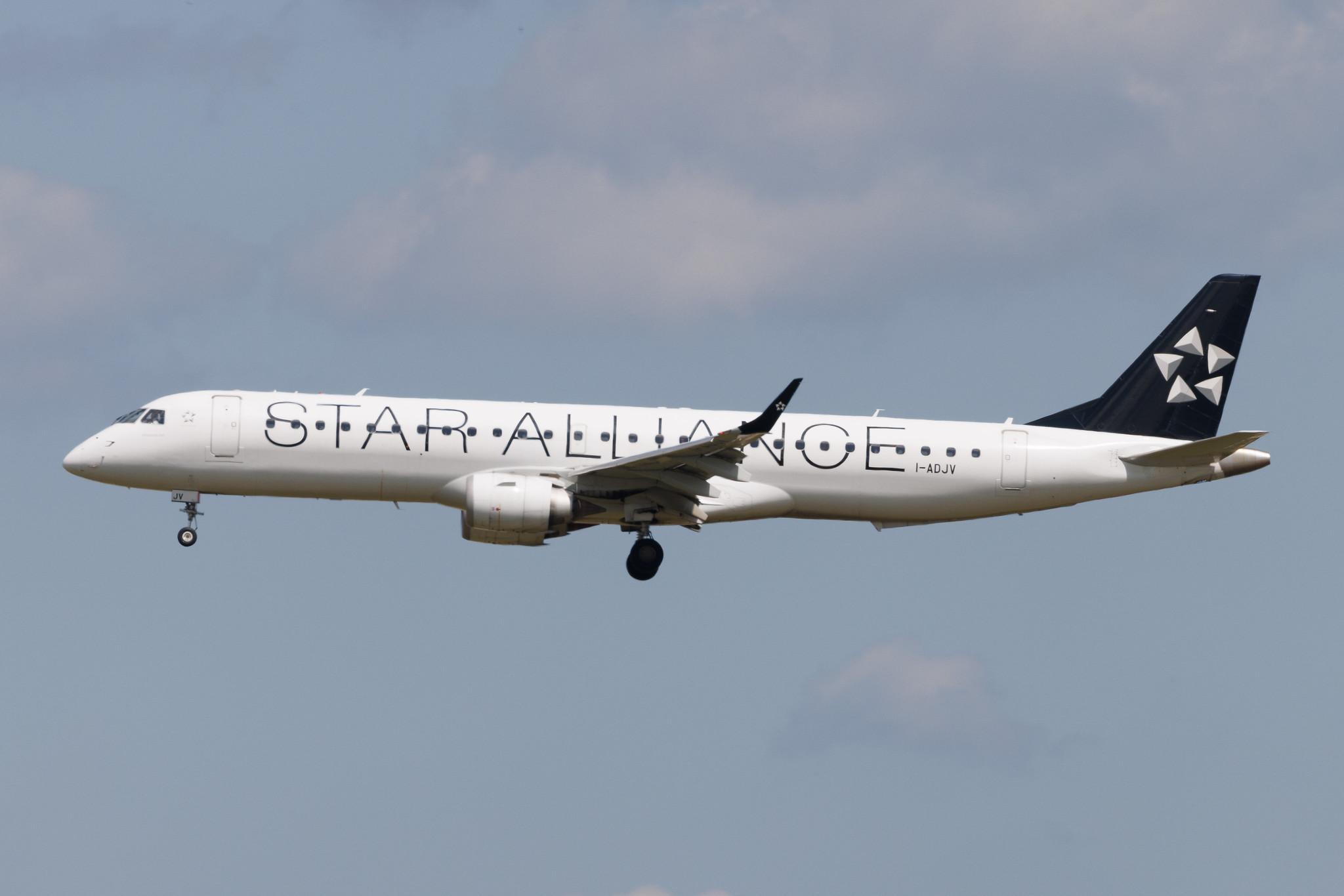 Frankfurt Airport: Air Dolomiti (EN / DLA) | Livery: Star Alliance Livery | Embraer E195LR E195 | I-ADJV | MSN 19000308