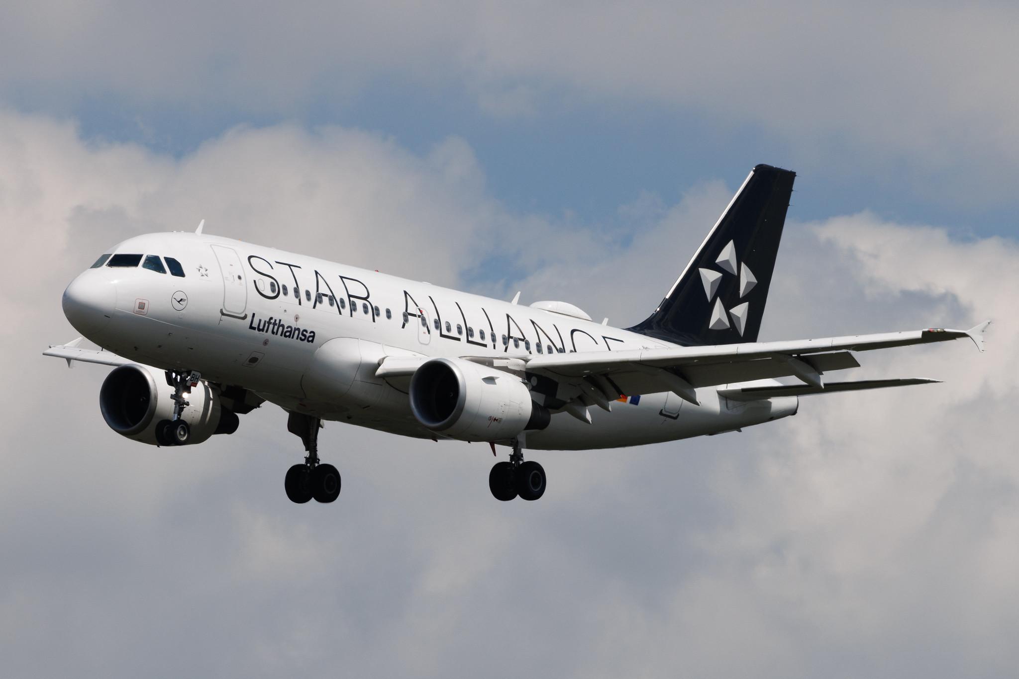 Frankfurt Airport: Lufthansa (LH / DLH) | Livery: Star Alliance Livery | Airbus A319-112 A319 | D-AIBH | MSN 5239