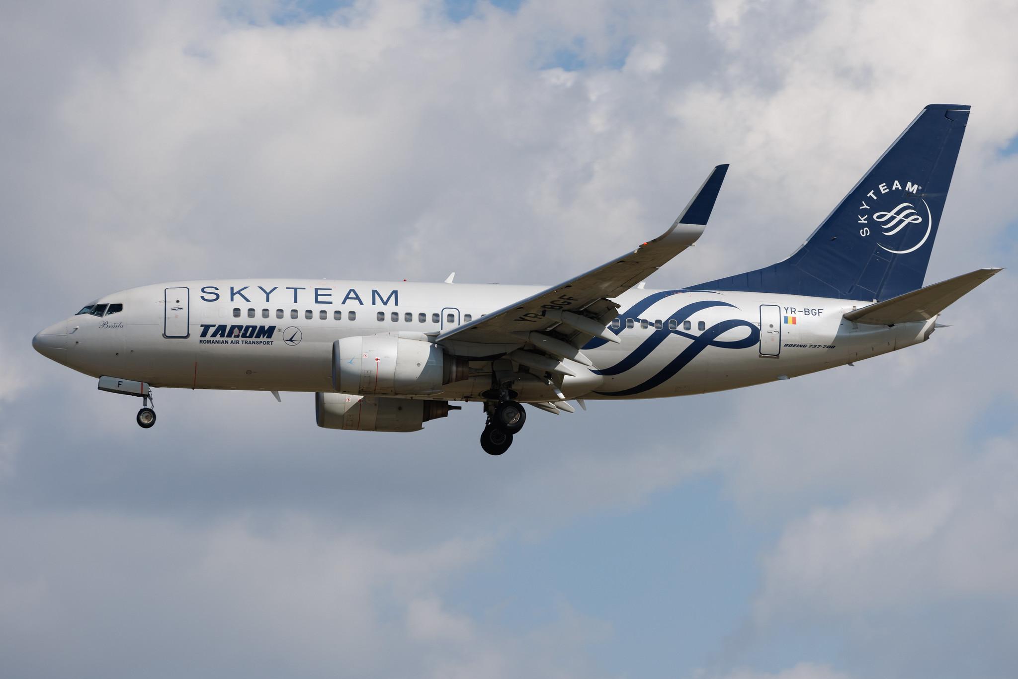 Frankfurt Airport: Tarom (RO / ROT) | Livery: SkyTeam Livery | Boeing 737-78J B737 | YR-BGF | MSN 28440