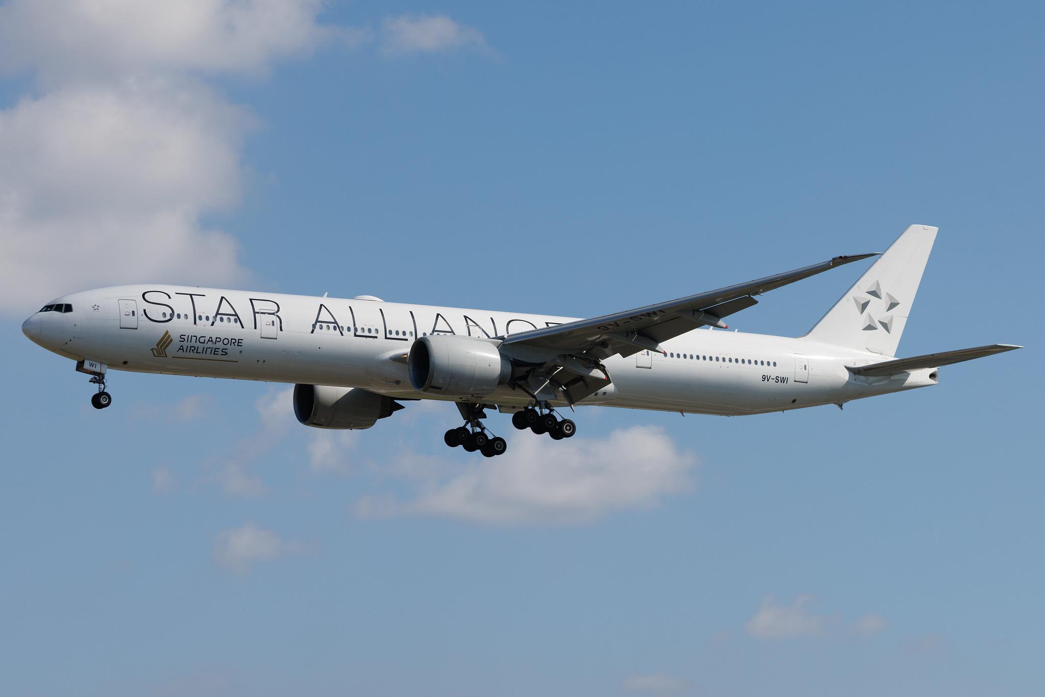 Frankfurt Airport: Singapore Airlines (SQ / SIA) | Livery: Star Alliance livery | Boeing 777-312(ER) B77W | 9V-SWI | MSN 34574