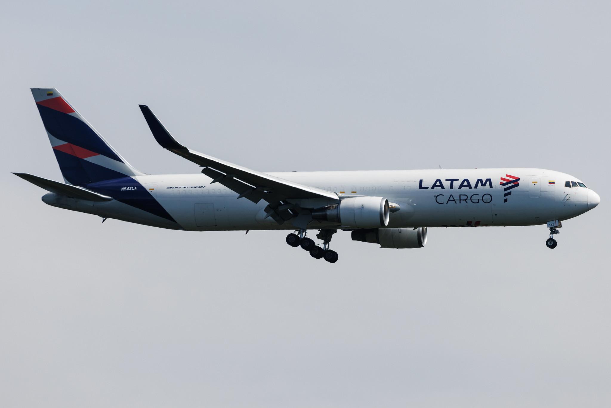 Frankfurt Airport: LATAM Cargo (UC / LCO) | Operator: LATAM Cargo Colombia | Boeing 767-316(ER)(BCF) B763 | N542LA | MSN 34629