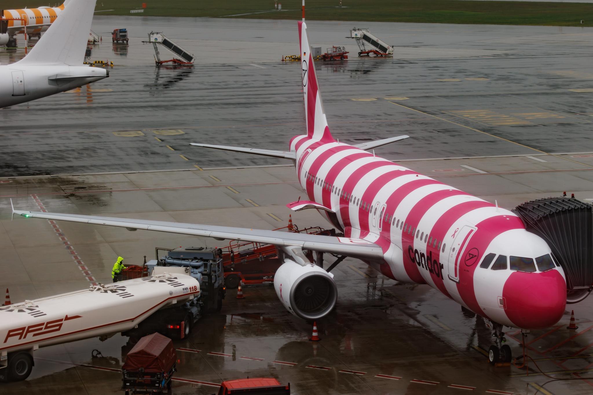 Hamburg Airport: Condor (DE / CFG) | Livery: Breast Cancer Awareness Livery | Airbus A320-214 A320 | D-AICS | MSN 4478