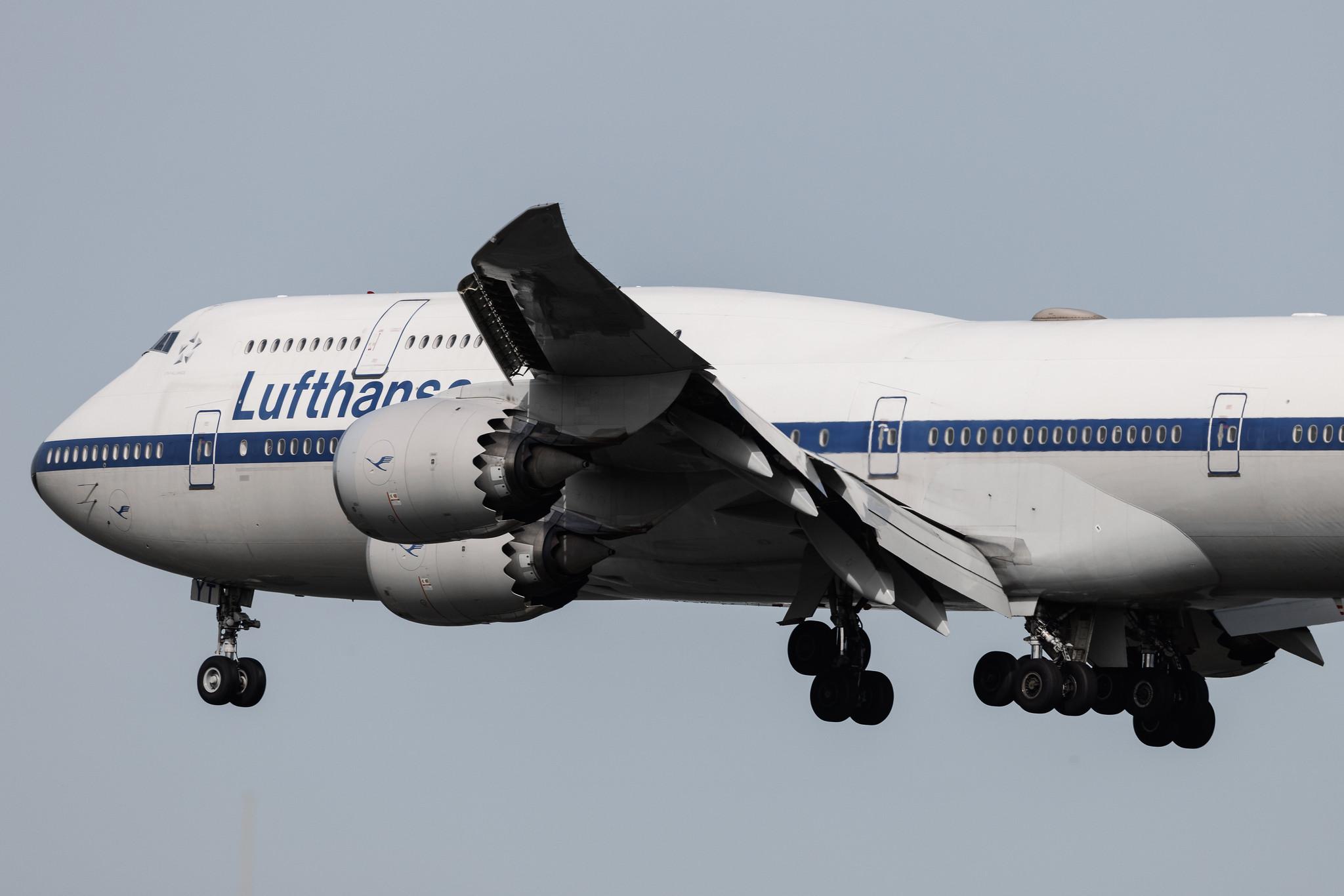 Frankfurt Airport: Lufthansa (LH / DLH) | Livery: Retro Livery | Boeing 747-830 B748 | D-ABYT | MSN 37844