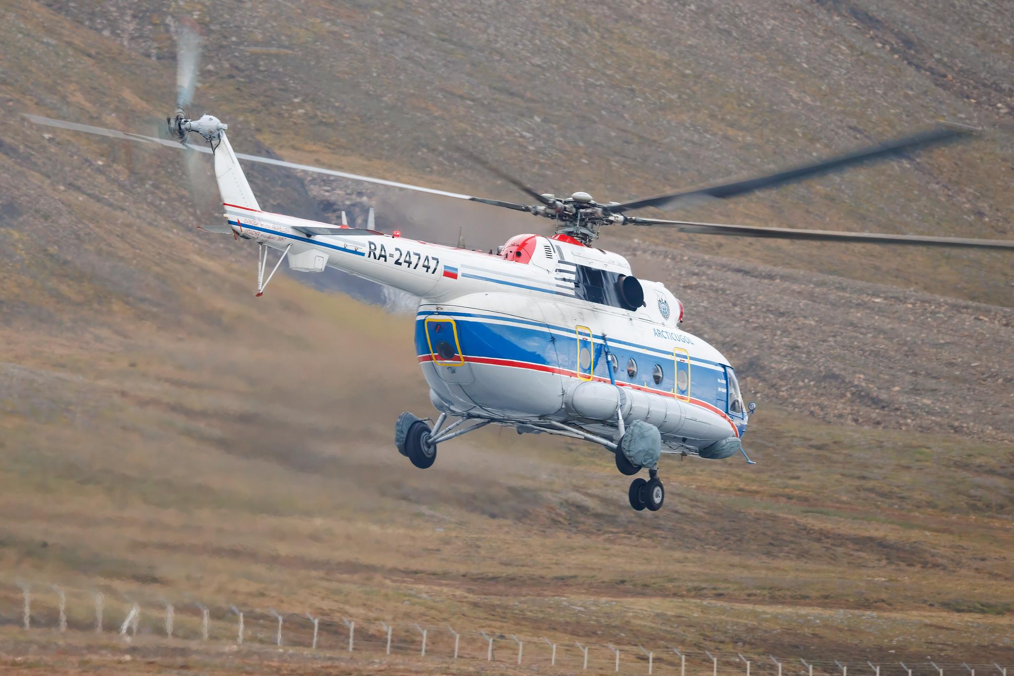 Longyearbyen Svalbard Airport: Articugol | Mil Mi-8AMT Hip | RA-24747 | MSN 8AMT00643177665U
