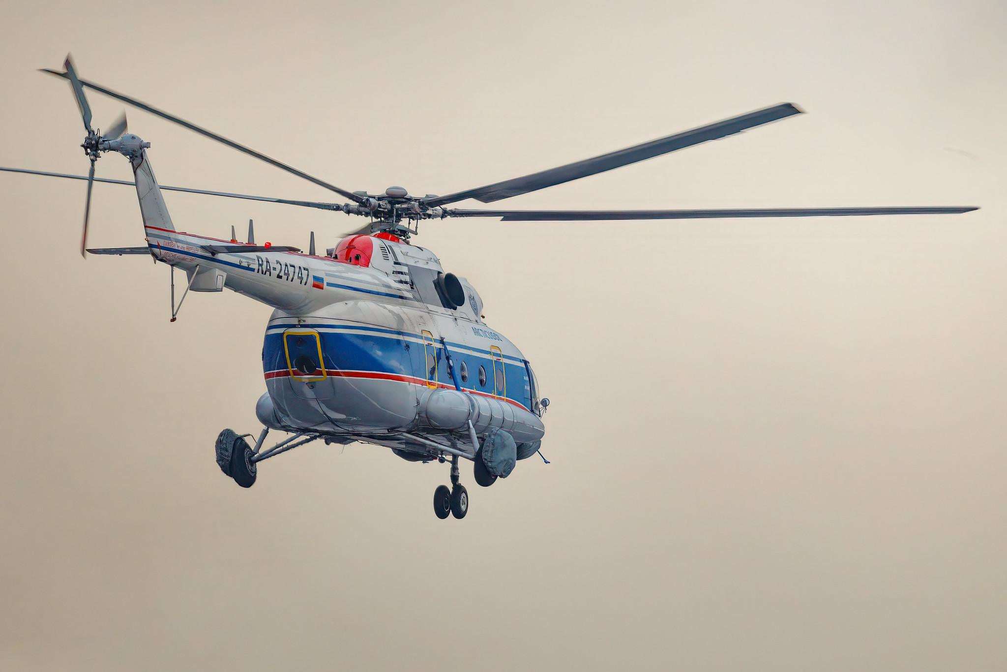 Longyearbyen Svalbard Airport: Articugol | Mil Mi-8AMT Hip | RA-24747 | MSN 8AMT00643177665U