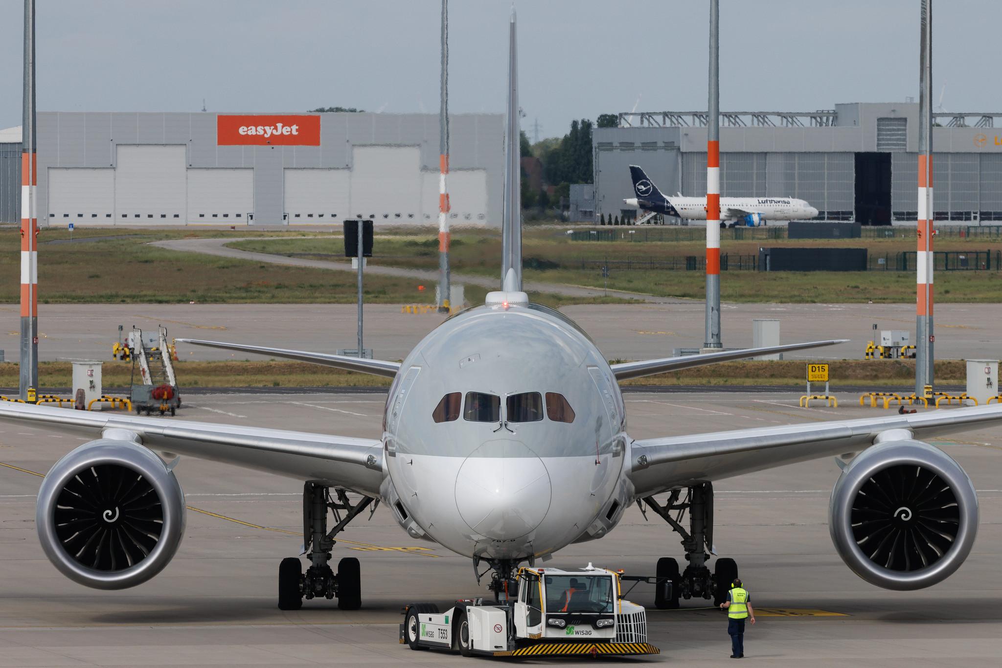 Flughafen Berlin Brandenburg: Qatar Airways (QR / QTR) | Boeing 787-9 Dreamliner B789 | A7-BHK | MSN 64221