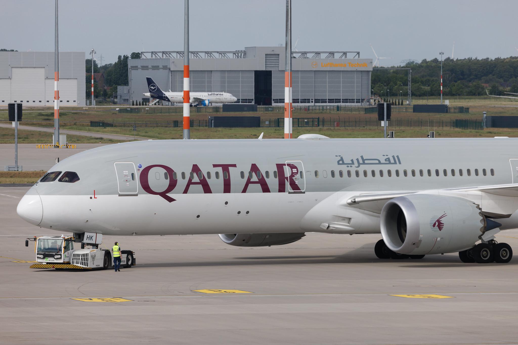 Flughafen Berlin Brandenburg: Qatar Airways (QR / QTR) | Boeing 787-9 Dreamliner B789 | A7-BHK | MSN 64221